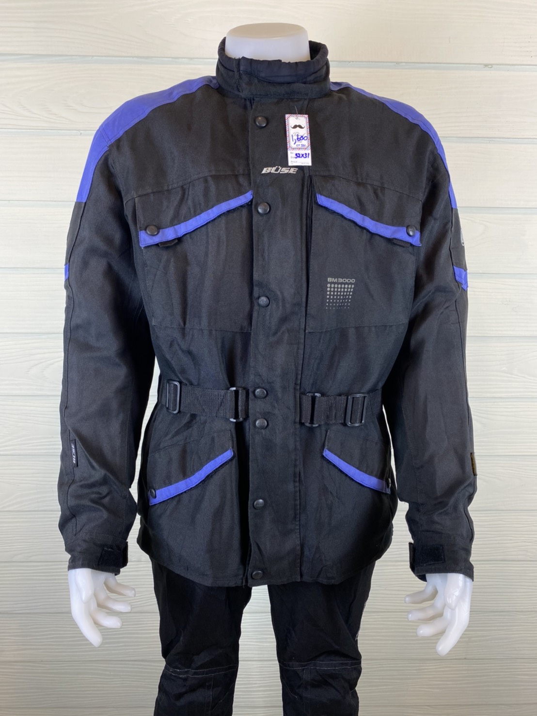 เสื้อขี่มอเตอร์ไซด์( มือสอง) CT 531 : อก 52" ยาว 31" BUSE