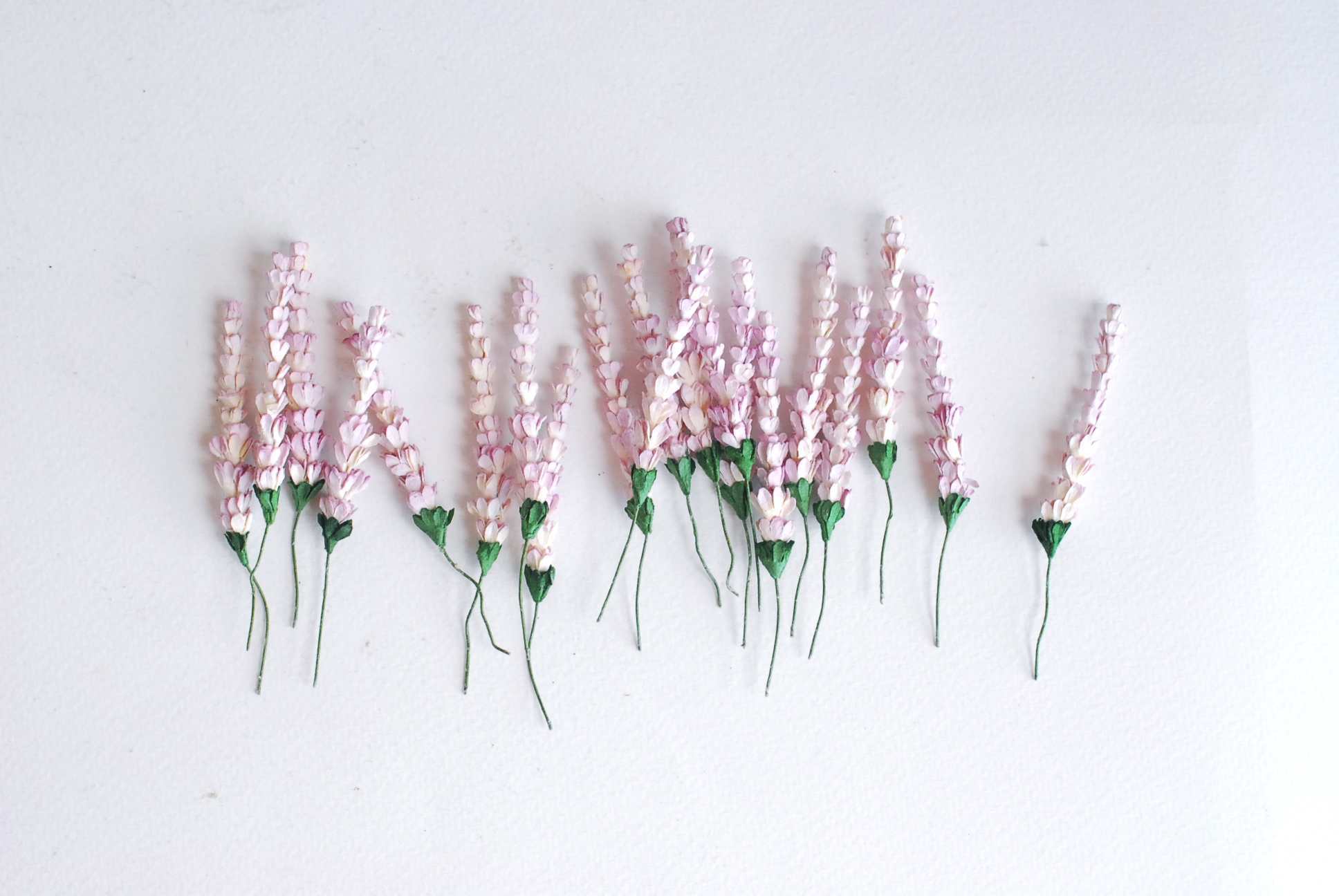 ดอกไม้ประดิษฐ์, ดอกไม้กระดาษสา, ดอกลาเวนเดอร์กระดาษ lavender, ดอกลาเวนเดอร์ กระดาษสา งานประดิษฐ์ตกแต่งของชำร่วย, ดอกไม้ทำพานพุ่ม, พานรับไหว้, ขนาด 1 cm. สีม่วงชมพูอ่อนปัด