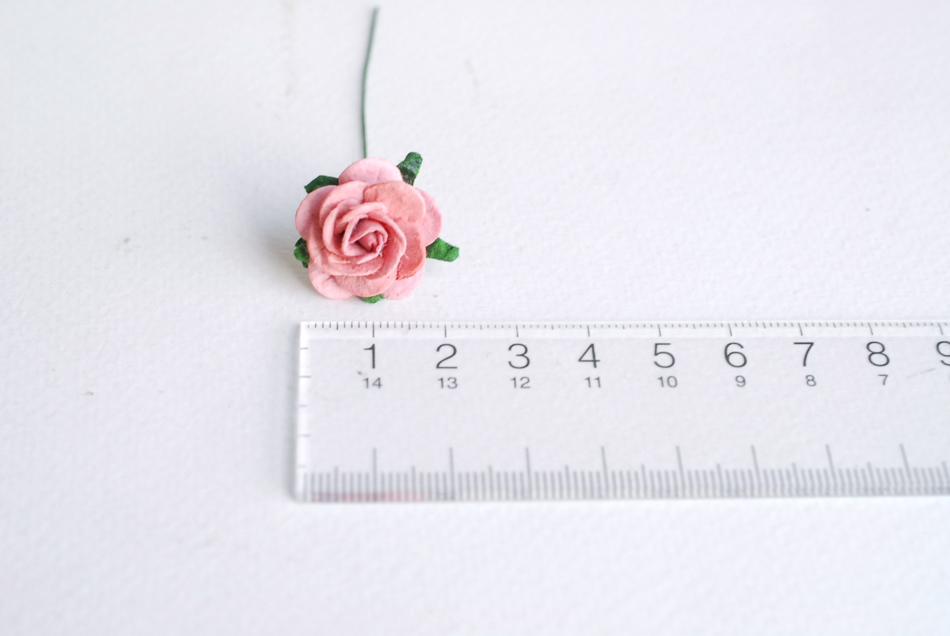 ดอกไม้กระดาษสา ราคาส่ง, งานประดิษฐ์, ของชำร่วย, งานแต่งงาน, ข้อมือเจ้าสาว สีชมพูหม่น ขนาด 2 cm. จำนวน 50 ดอก paper flowers, DIY paper flowers supplies, mini roses paper size2 cm. 50 pieces.