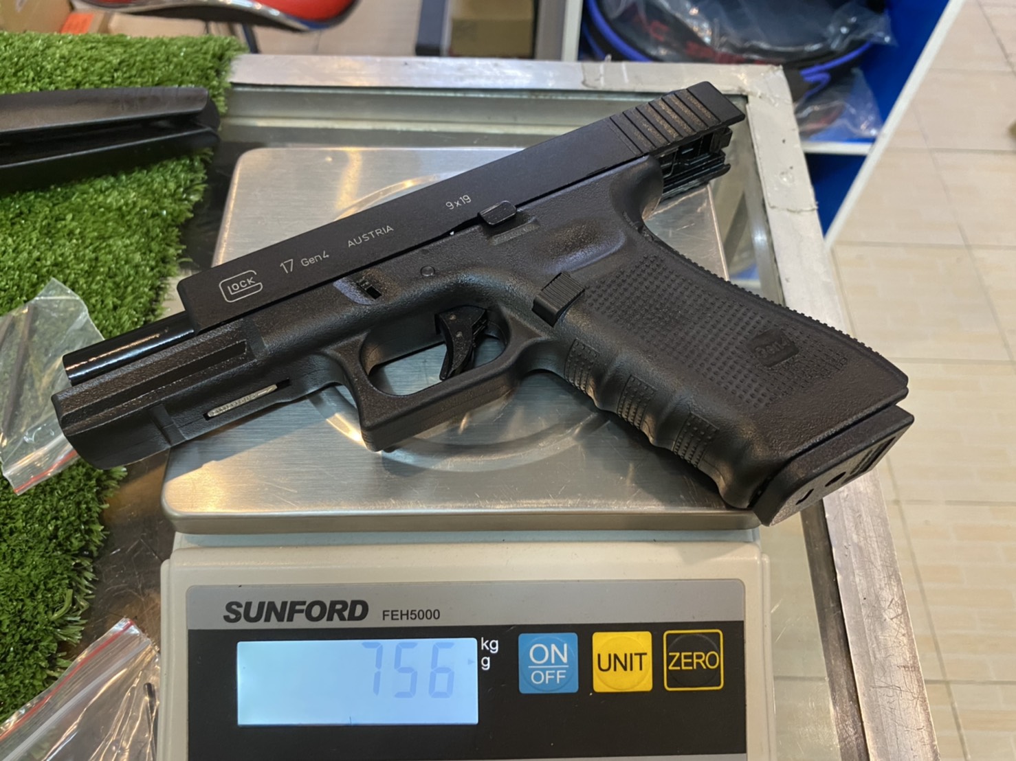 WE G17 Glock 17 Gen4 - สีดำ