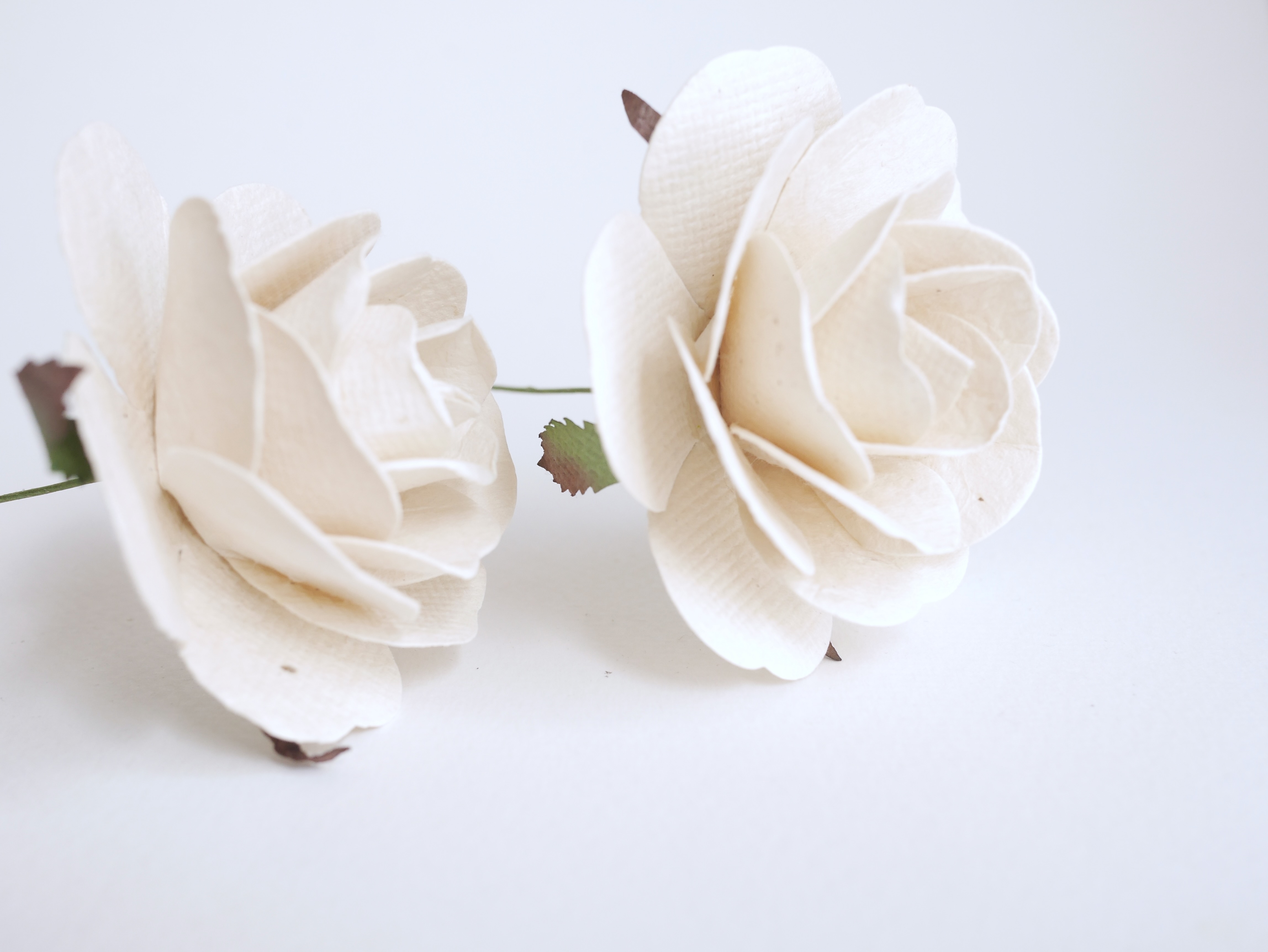 ดอกไม้กระดาษสา ขนาด 6.5 cm., สำหรับของชำร่วย, งานแต่งงาน, สีขาวตุ่น Paper flower, handmade flowers supplies, wedding decoration:10 Pieces mulberry rose, 6.5 cm. of-white color.