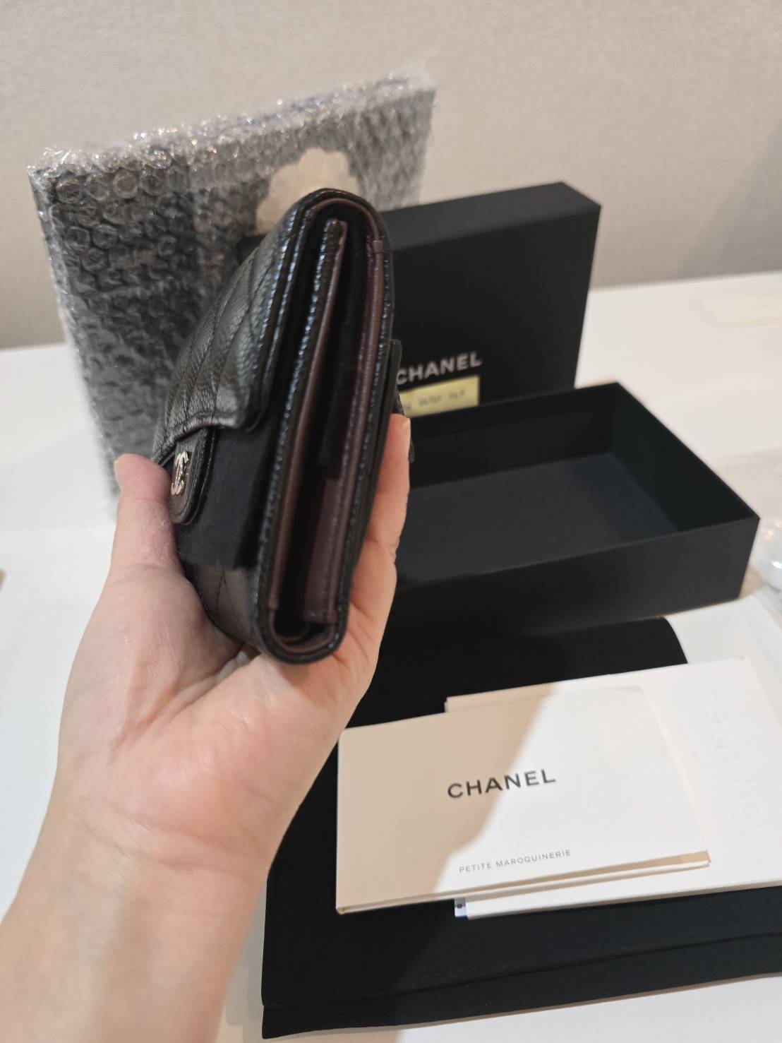 Used Like New Chanel Trifold Wallet SHW 24P Year 2024 0 กก.