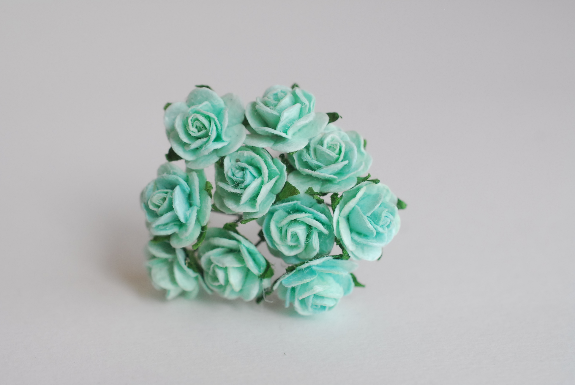 ดอกไม้กุหลาบกระดาษ, ดอกกุหลาบกระดาษสา ดอกกุหลาบจิ๋ว ดอกกุหลาบกระดาษสา สำหรับประดับ ตกแต่งของชำร่วย, งานแต่งงาน สีMIXED ม่วงอ่อน ม่วงตุ่น มิ้น มิ้น-ขาว และ ฟ้าตุ่น ขนาด 1.5 cm. จำนวน 100 ดอก