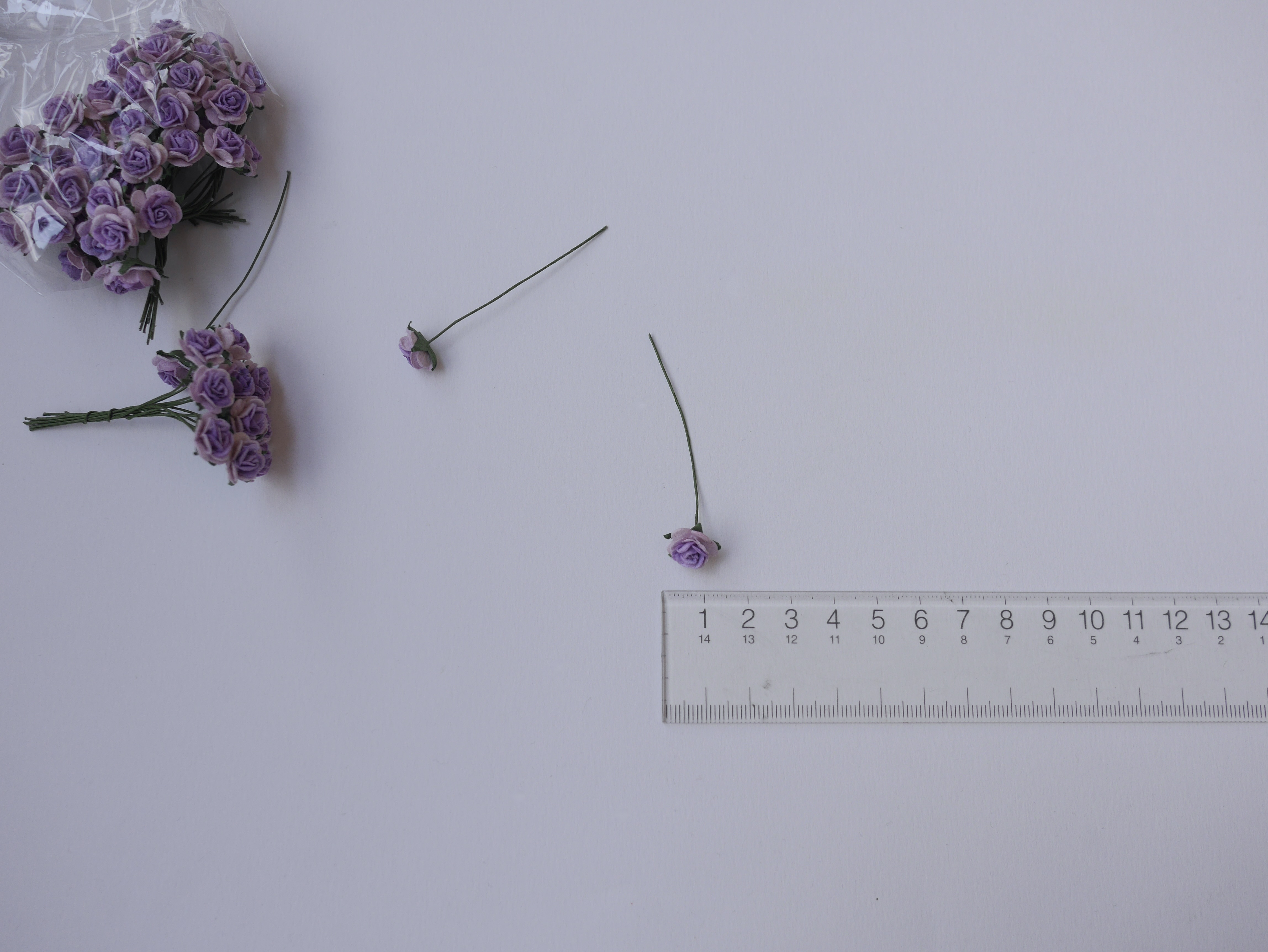 ดอกไม้กระดาษสาสำหรับตกแต่ง ของชำร่วย ดอกกุหลาบกระดาษสา ดอกไม้จิ๋ว สีม่วง two-tone ขนาด 0.8 cm. จำนวน 100 ดอก/1 ถุง