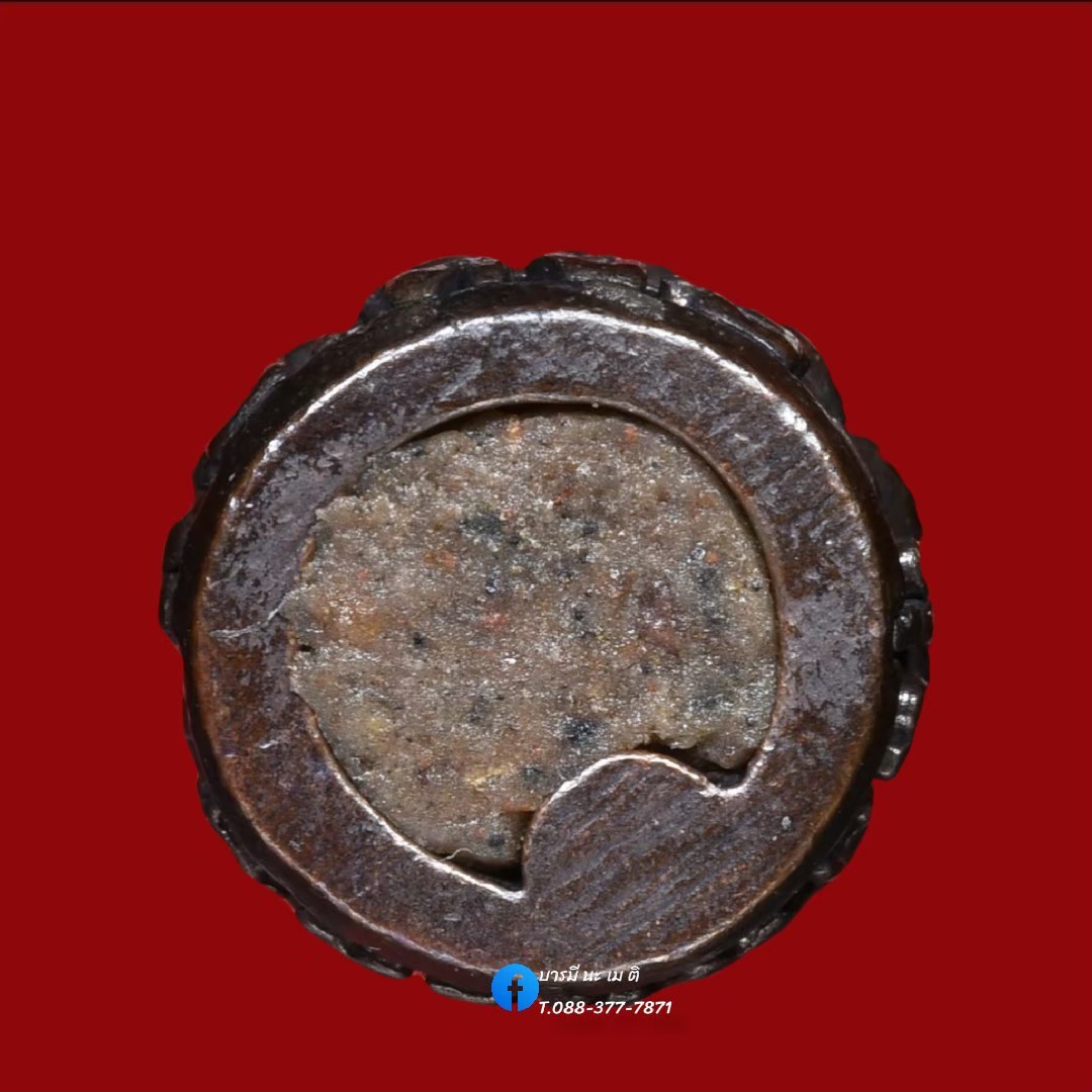 รูปหล่อหลวงปู่หงษ์ ยืนถือไม้เท้าพญานาค