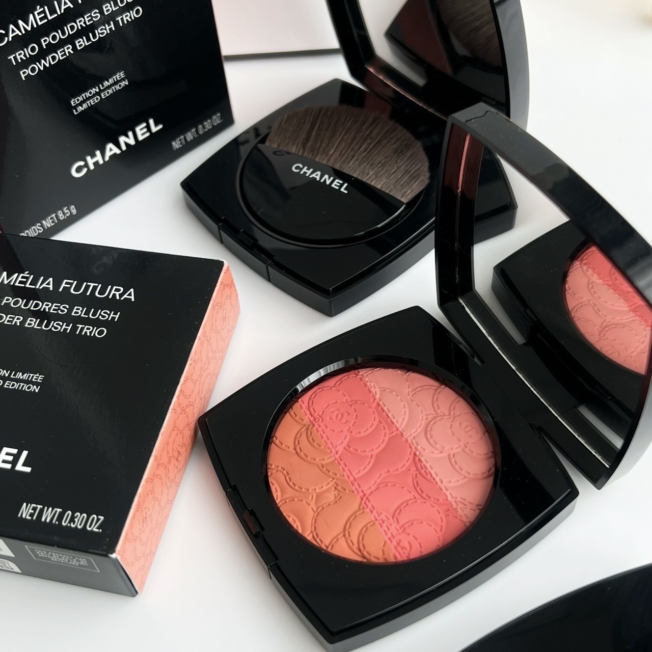 อายแชโดว์ Chanel Camellia Futura Powder Blush Trio 8.5g Limited