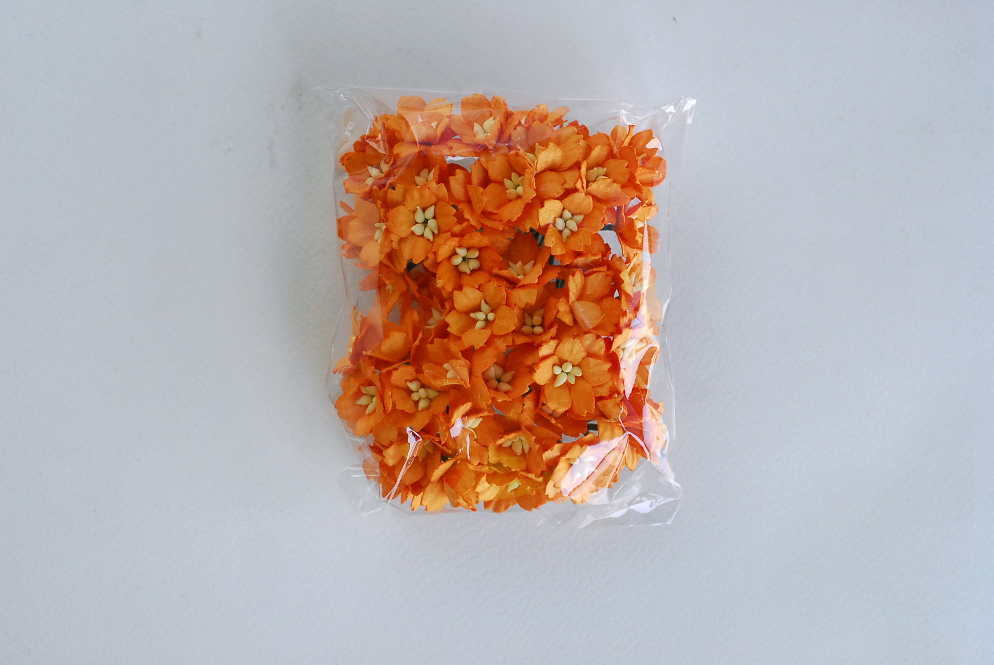 ดอกไม้กระดาษสา ดอกซากุระกระดาษ ขนาดเล็ก ดอกไม้กระดาษสาราคาส่ง ดอกไม้กระดาษสำหรับตกแต่งของชำร่วย งานแต่งงาน ทำช่อดอกไม้ติดอกเจ้าบ่าว ข้อมือดอกไม้เจ้าสาว ขนาด2.0 cm. 50 ดอก สีส้ม Paper flowers supplies: DIY wedding tools small Cherry blossom (Sakura) 50 pcs