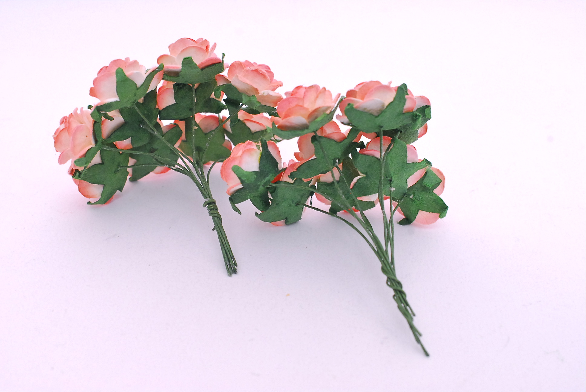 Paper Flowers size 2 cm., mini roses magenta brush color, 50 pcs. ดอกไม้กระดาษสาสีส้มพีชปัดครีมขนาด 2 cm. จำนวน 50 ดอก สำเนา