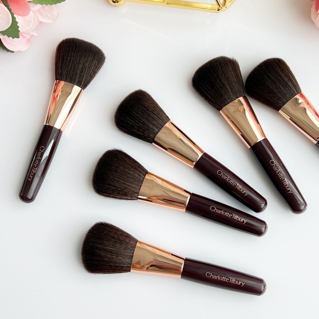 แปรงแต่งหน้า Charlotte Tilbury Magical Mini Powder Brush