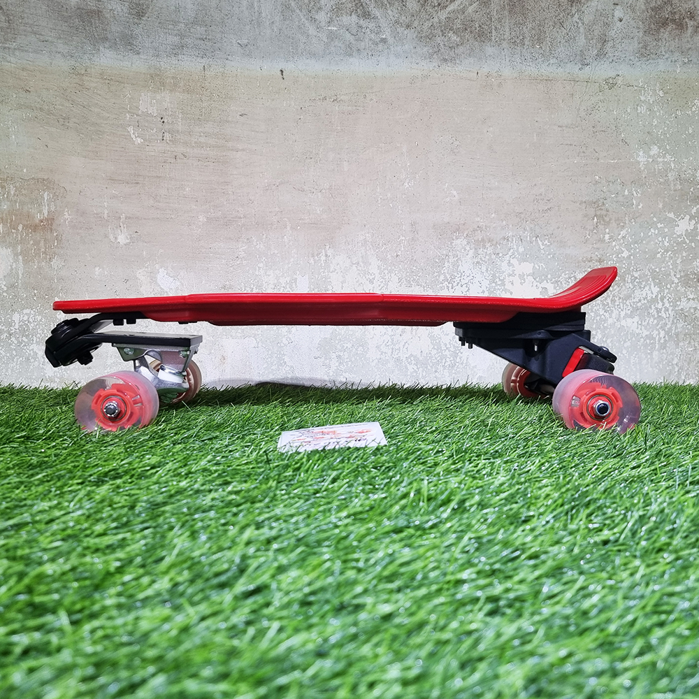 [0201] สเก็ตบอร์ดเด็ก 6ขวบ ไม่มีคว่ำ ฝึกทรงตัว ล้อมีไฟวิบวับ ขนาด 54cm