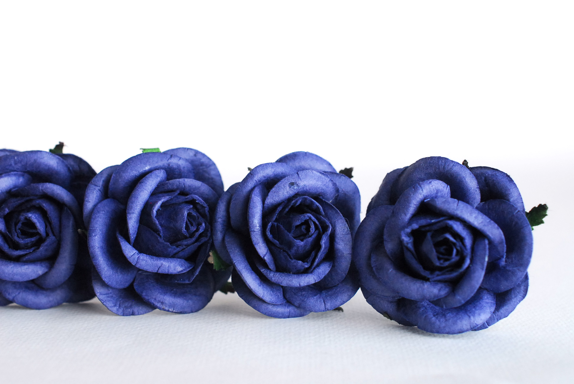 ดอกไม้กระดาษสา ขนาด 4.5 cm., สำหรับของชำร่วย, งานแต่งงาน, Paper flower,20 Pieces mulberry rose, 4.5 cm. passion blue color.