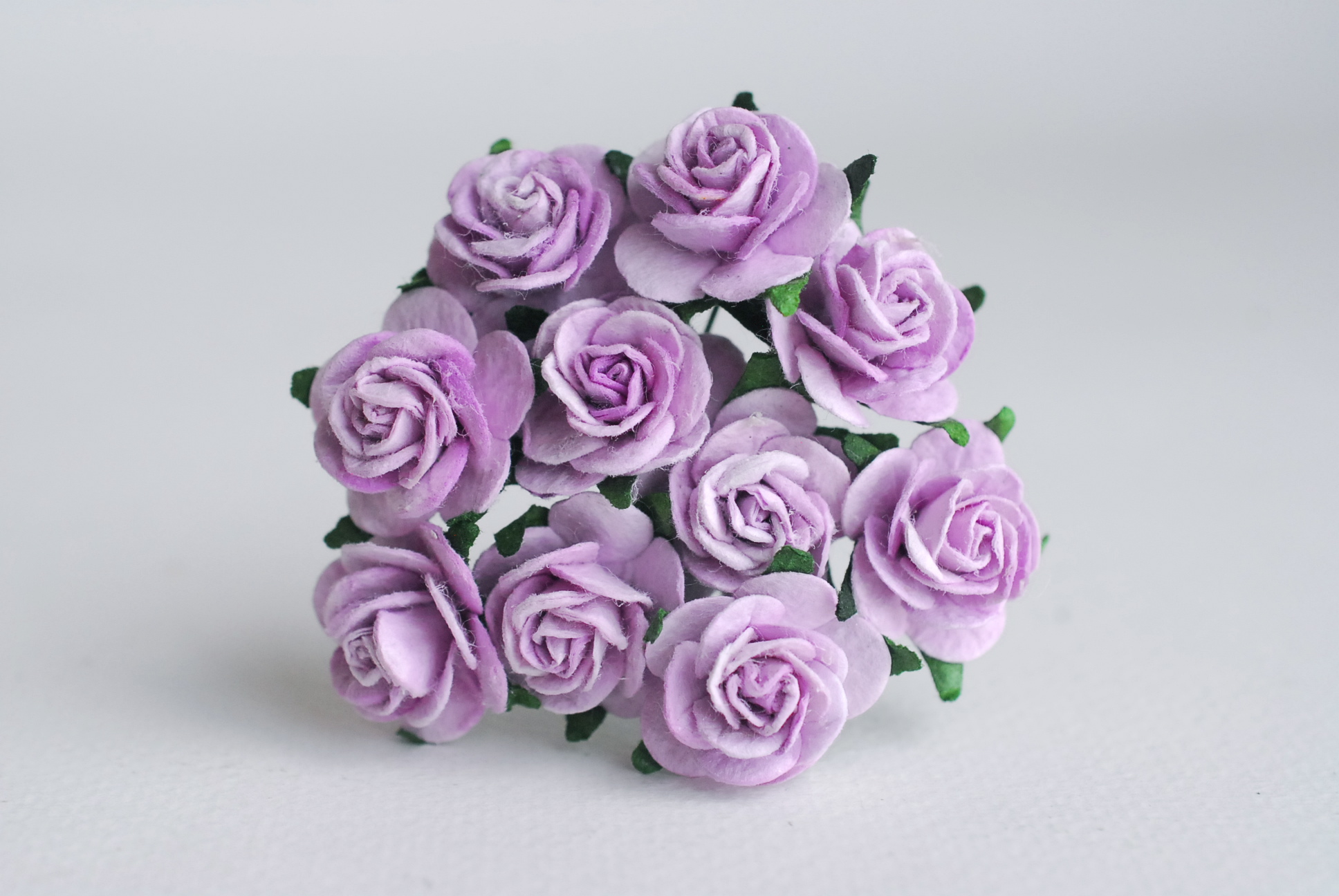 ดอกไม้กระดาษสา ขายส่ง, ดอกกุหลาบกระดาษสา สำหรับประดับ ตกแต่งของชำร่วย, งานแต่งงาน สีม่วงอ่อน ขนาด 1.5 cm. จำนวน 100 ดอก