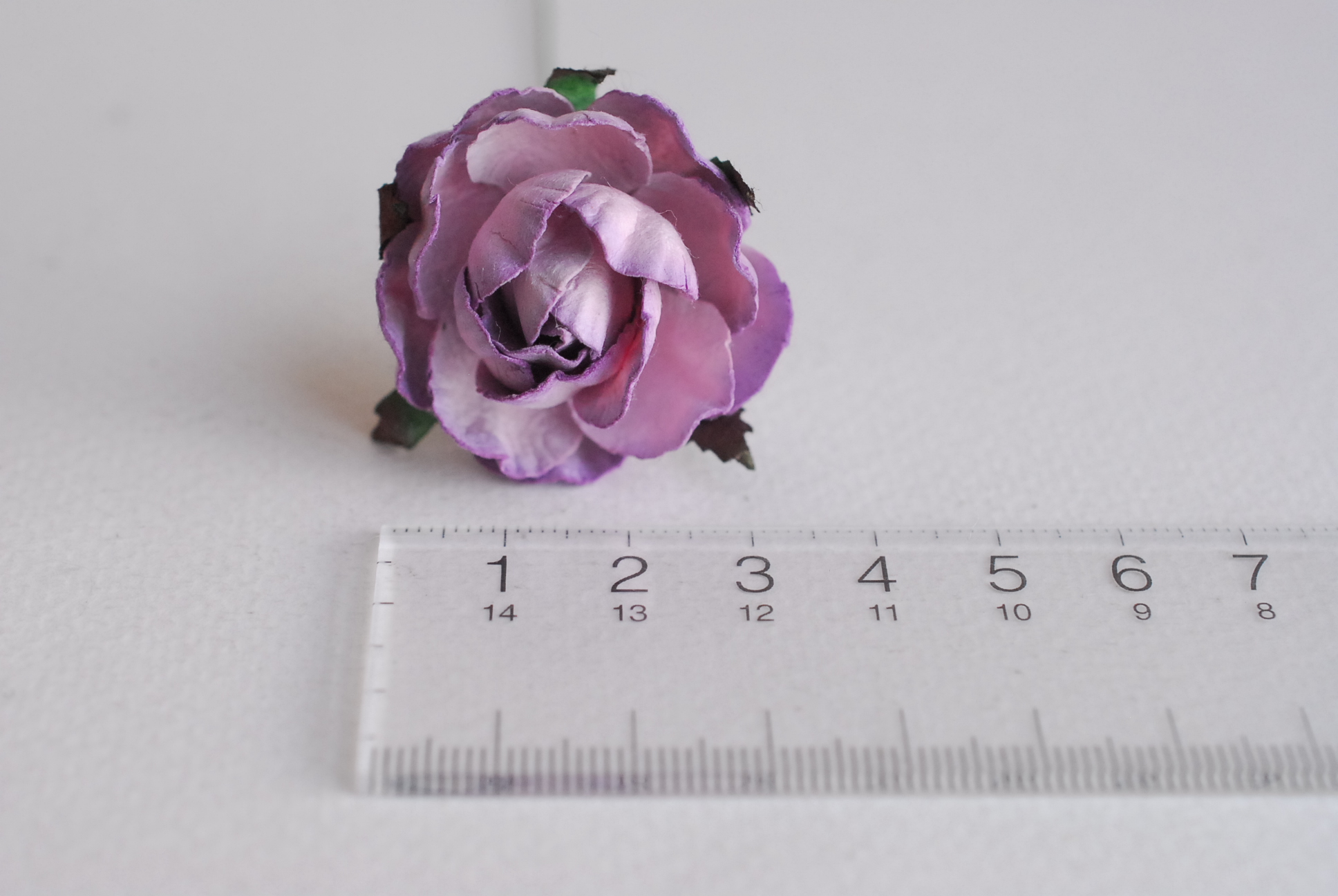 ดอกไม้กระดาษสาราคาส่ง, ดอกไม้กระดาษ,สำหรับตกแต่งของชำร่วย งานแต่งงาน ดอกกุหลาบกลม peony ขนาด 3.5 cm. จำนวน 25 ดอก, สีม่วงปัด Paper Flowers, Peony flowers supplies size 3.5 cm./ 25 pieces, handmade flowers, peony purple brush color.