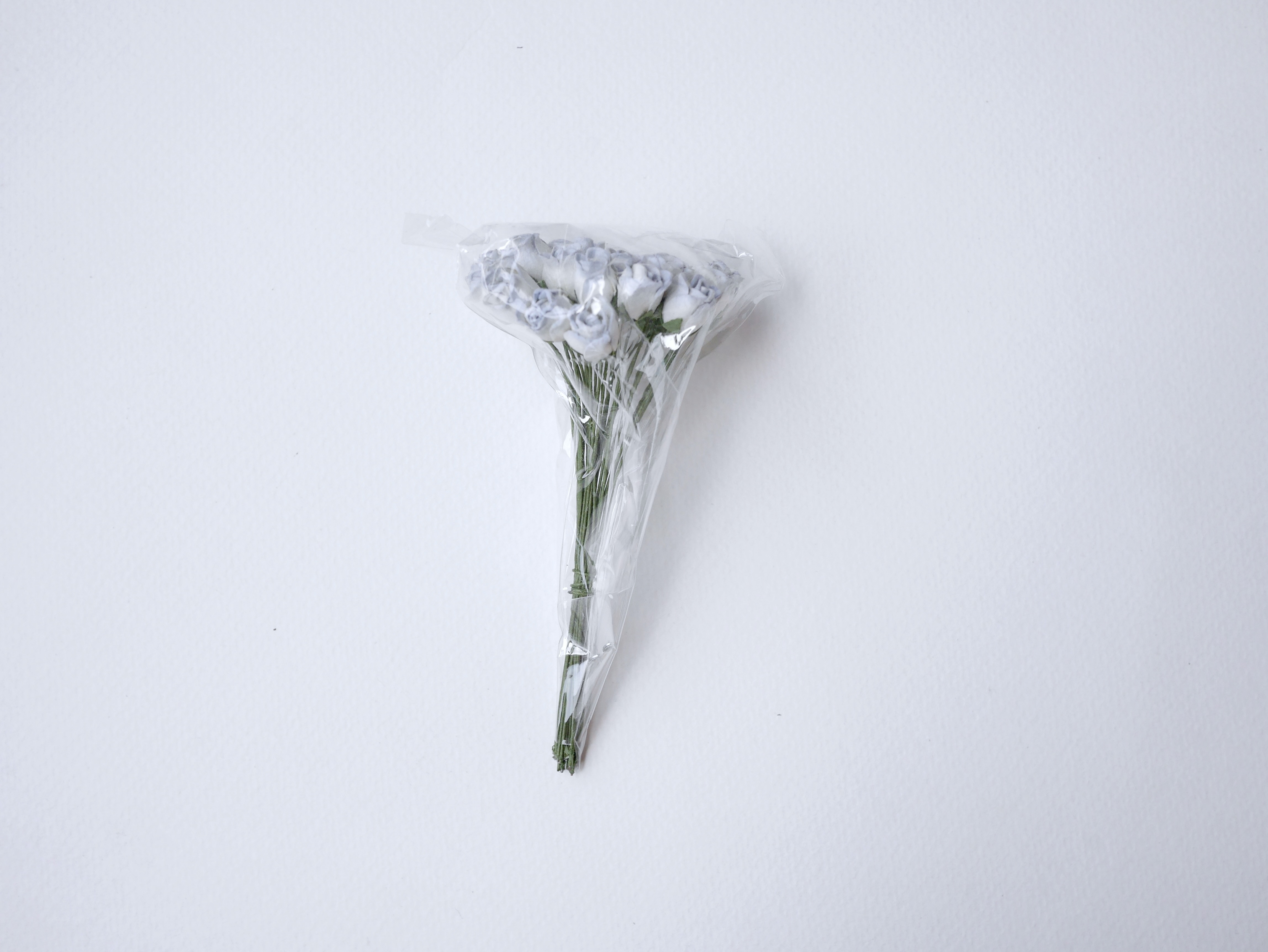 ดอกไม้กระดาษสา ดอกไม้กระดาษสา งานประดิษฐ์ ดอกไม้ทำข้อมือเพื่อนเจ้าสาว แต่งงาน, ดอกกุหลาบตูม 0.8x1 cm. 25 ดอก สีฟ้าอ่อนปัด paper flowers, budding roses flower 0.8x1 cm. 25 pieces pale blue brush color.