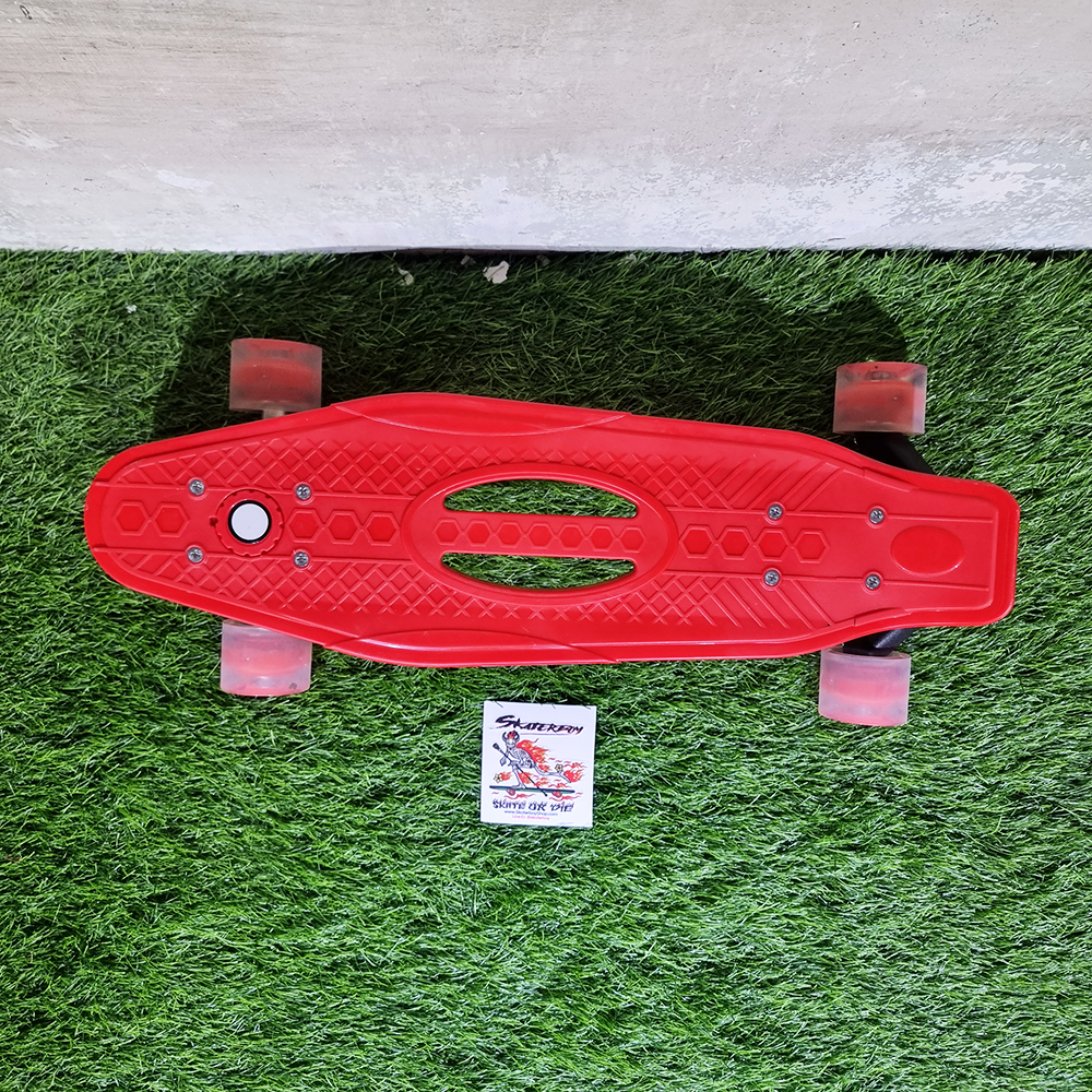 [0201] สเก็ตบอร์ดเด็ก 6ขวบ ไม่มีคว่ำ ฝึกทรงตัว ล้อมีไฟวิบวับ ขนาด 54cm