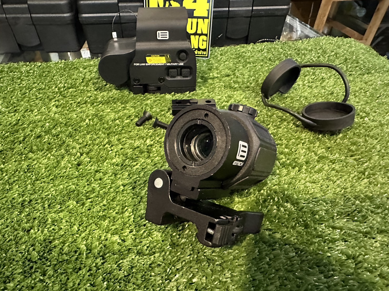 Dot: ซูมหลัง EOTECH