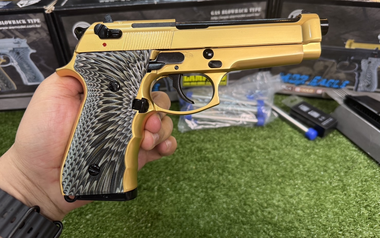 WE M92 EAGLE Full Auto GBB (Gold)