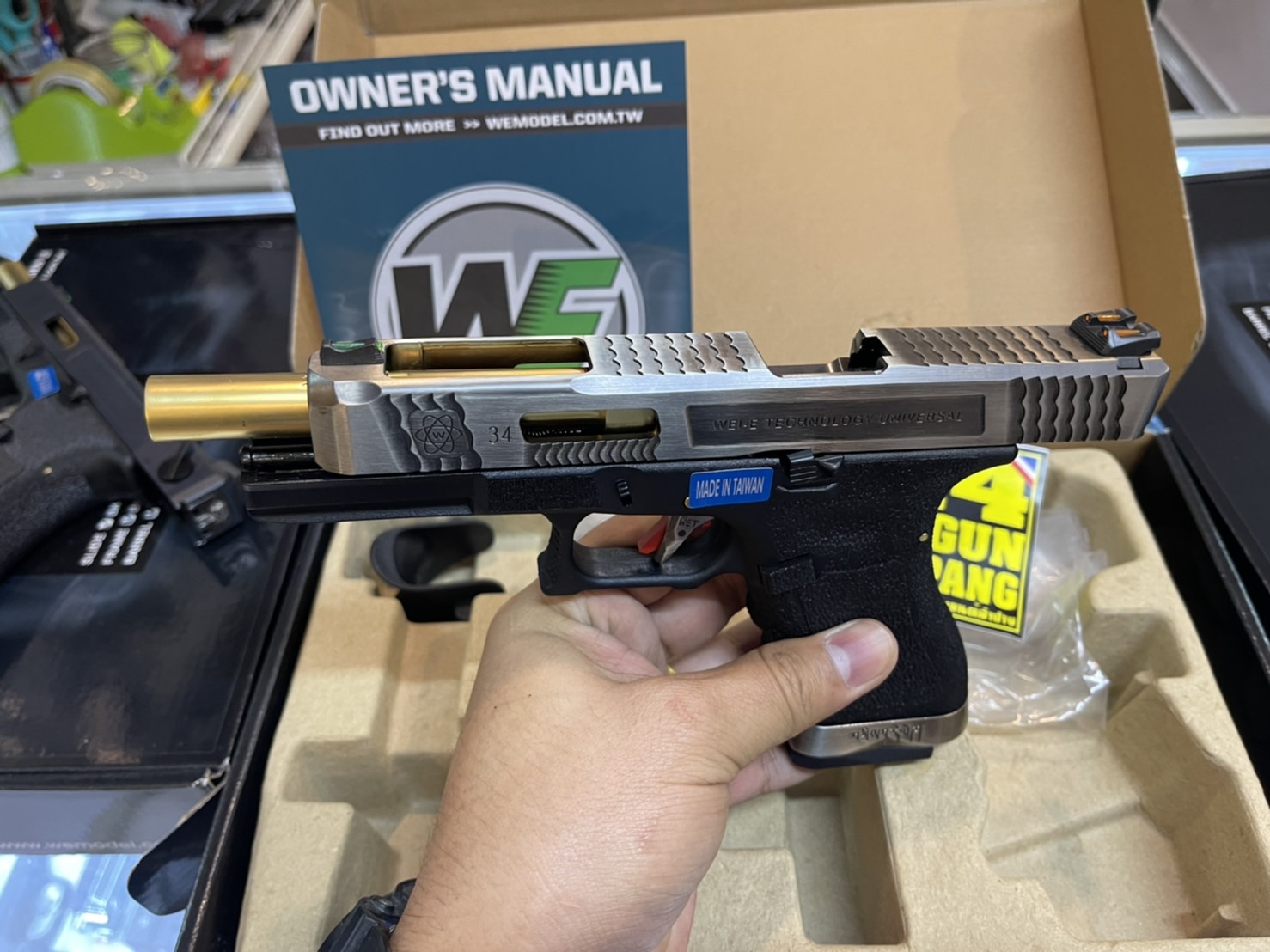 WE - Glock 34 G-Force T1 เฟรมดำ สไลด์เงิน ท่อทอง