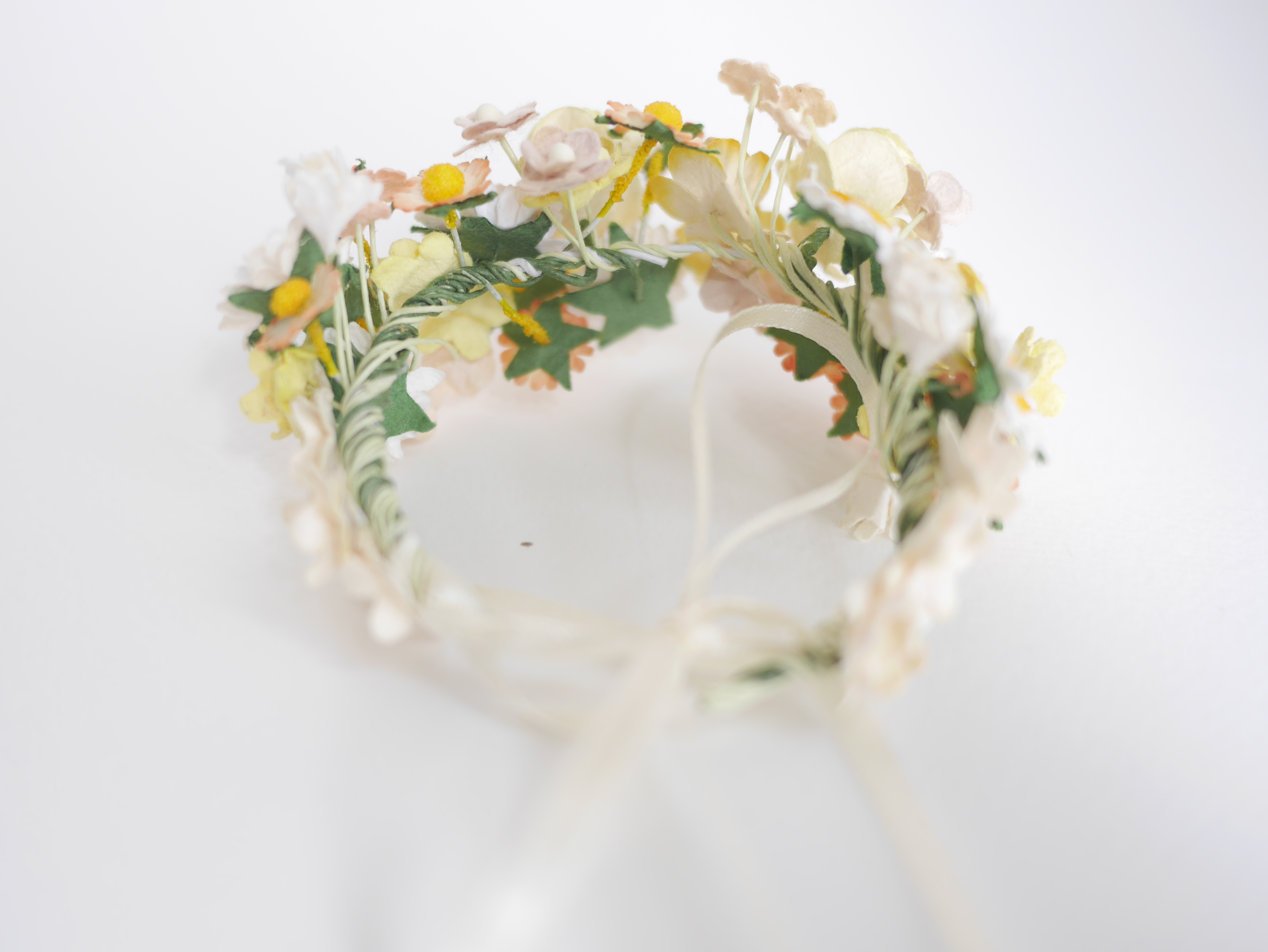 ข้อมือเพื่อนเจ้าสาว งานแต่งงาน ดอกไม้ประดิษฐ์ งานประดิษฐ์ DIY โทนสีน้ำเงิน ดอกไฮเดนเยียกระดาษสา และดอกไม้กระดาษสาขนาดเล็ก Handmade corsages 1 ชิ้น DIY corsage yellow-pastel pink brown tone, hydenyia flowers 1 piece.