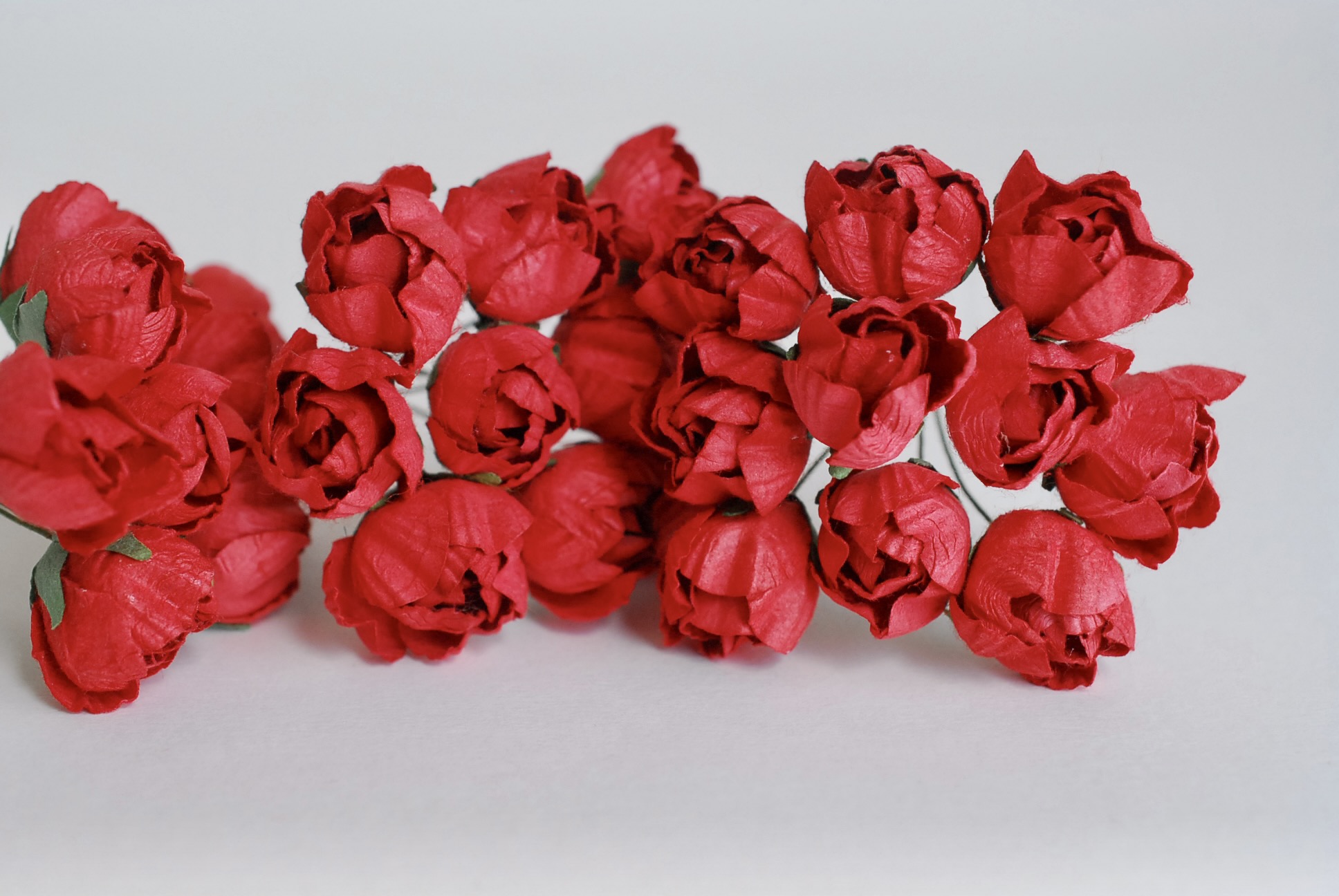 Paper flower, English peony Ranunculus roses50 pcs., size 3.0 cm., red color. ดอกไม้กระดาษสา ดอกกุหลาบขนาด 3.0 cm. จำนวน 25 ดอก, สีแดง