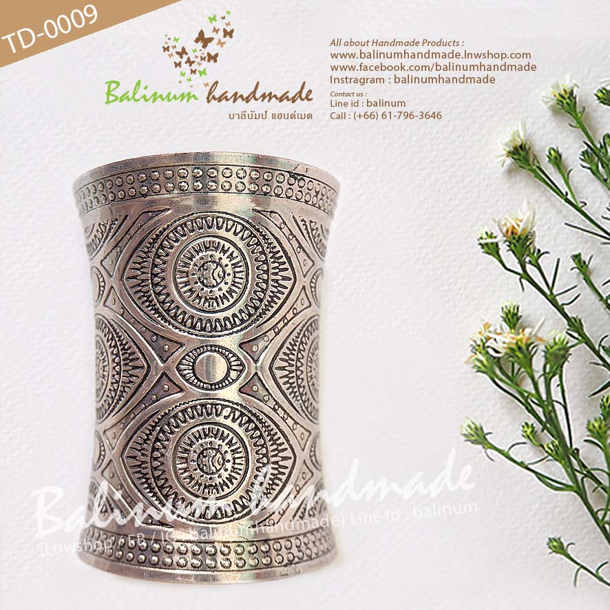 Silver Thai Traditional Vintage Open Wide Bangle in Bohemian Antique Style กำไลวินเทจสลักลาย สีเงินรมดำ สไตล์โบฮีเมียนแอนทีค สวมใส่ง่าย เพราะเป็นแบบง้าง เงิน (Silver)