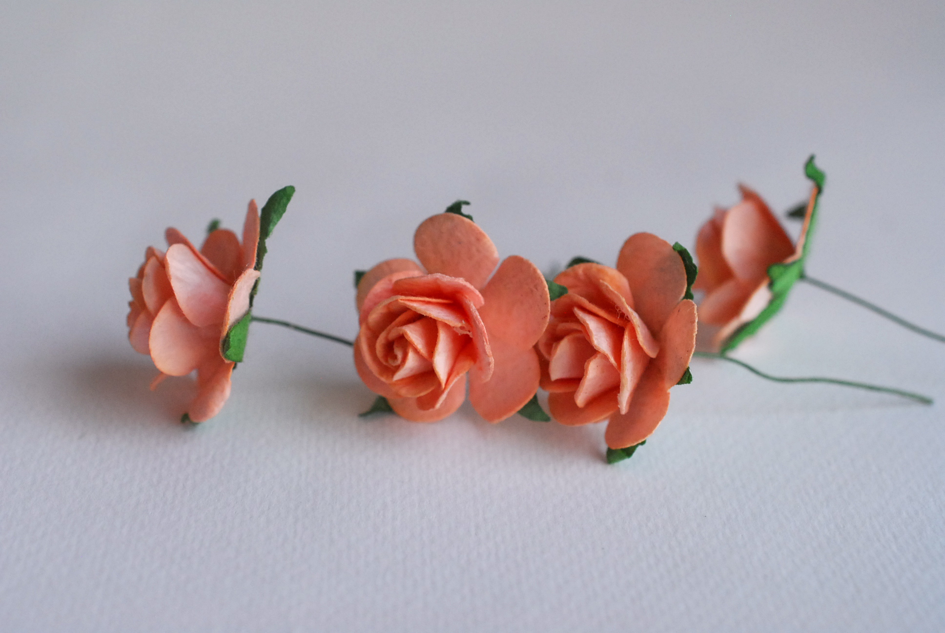 ดอกไม้กระดาษสา ราคาส่ง, ดอกกุหลาบกระดาษสา ดอกไม้ประดิษฐ์ ตกแต่งงานแต่งงาน ขนาด 2.5 cm., สำหรับของชำร่วย, งานแต่งงาน, ดอกไม้ทำข้อมือเจ้าสาว Paper flower,50 Pieces mulberry rose, 2.5 cm. peach color.