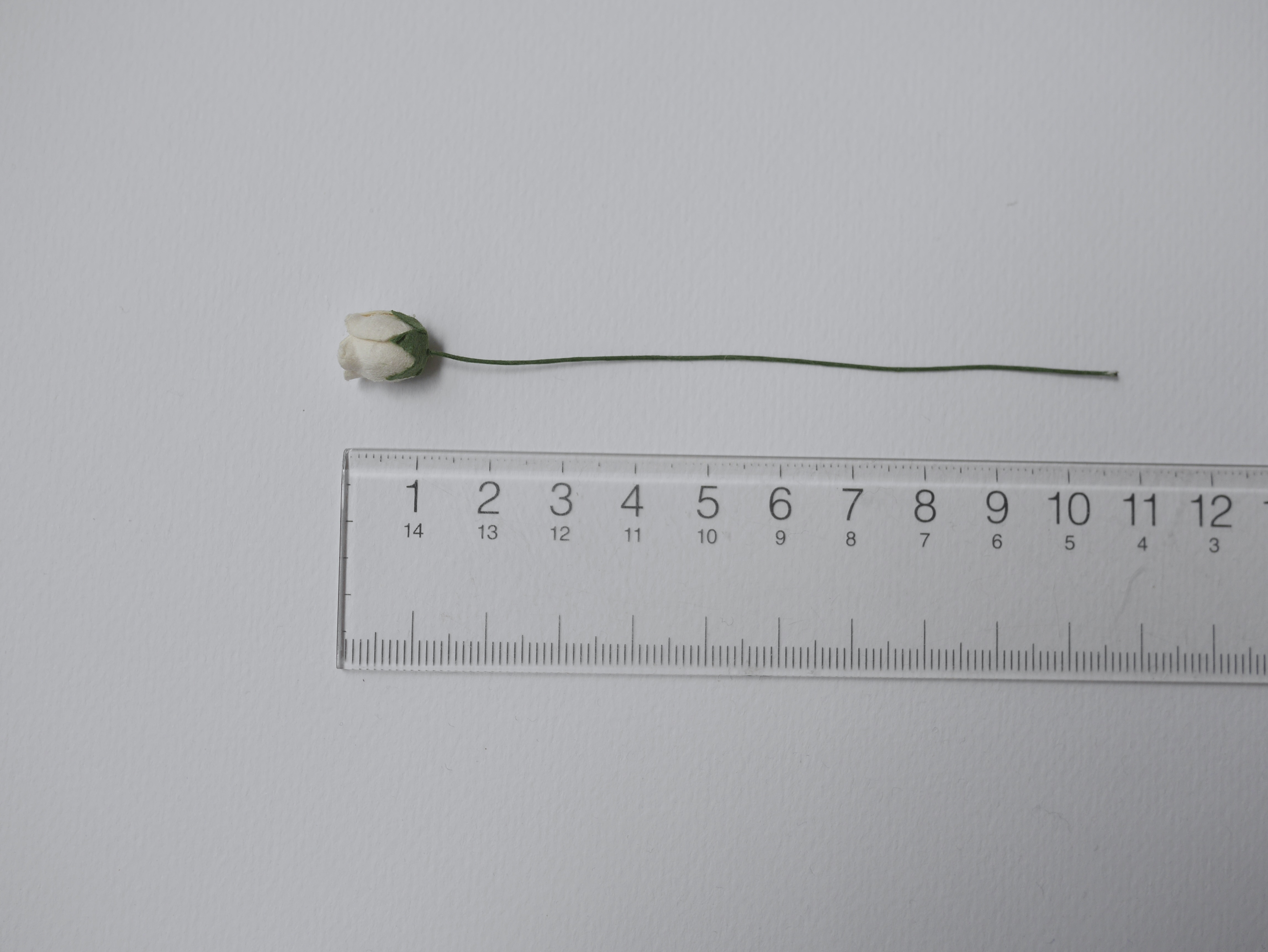 ดอกไม้กระดาษสา ดอกไม้กระดาษสา จตุจักร งานประดิษฐ์ ดอกไม้ทำข้อมือเพื่อนเจ้าสาว แต่งงาน, ดอกกุหลาบตูม 0.8x1 cm. 25 ดอก สีงาช้างอ่อน paper flowers, budding roses flower 0.8x1 cm. 25 pieces ivory color.