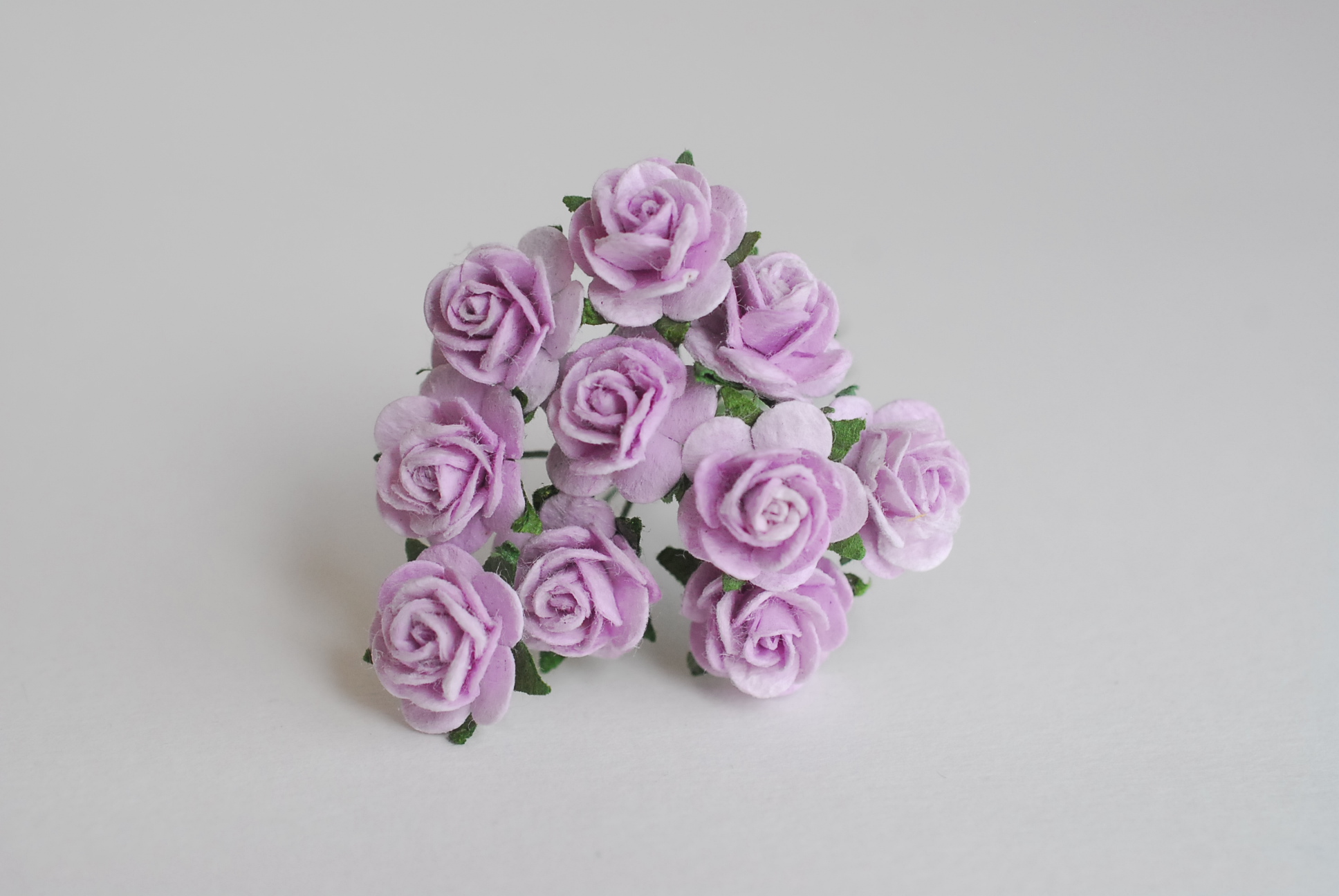 ดอกไม้กุหลาบกระดาษ, ดอกกุหลาบกระดาษสา ดอกกุหลาบจิ๋ว ดอกกุหลาบกระดาษสา สำหรับประดับ ตกแต่งของชำร่วย, งานแต่งงาน สีMIXED ม่วงอ่อน ม่วงตุ่น มิ้น มิ้น-ขาว และ ฟ้าตุ่น ขนาด 1.5 cm. จำนวน 100 ดอก