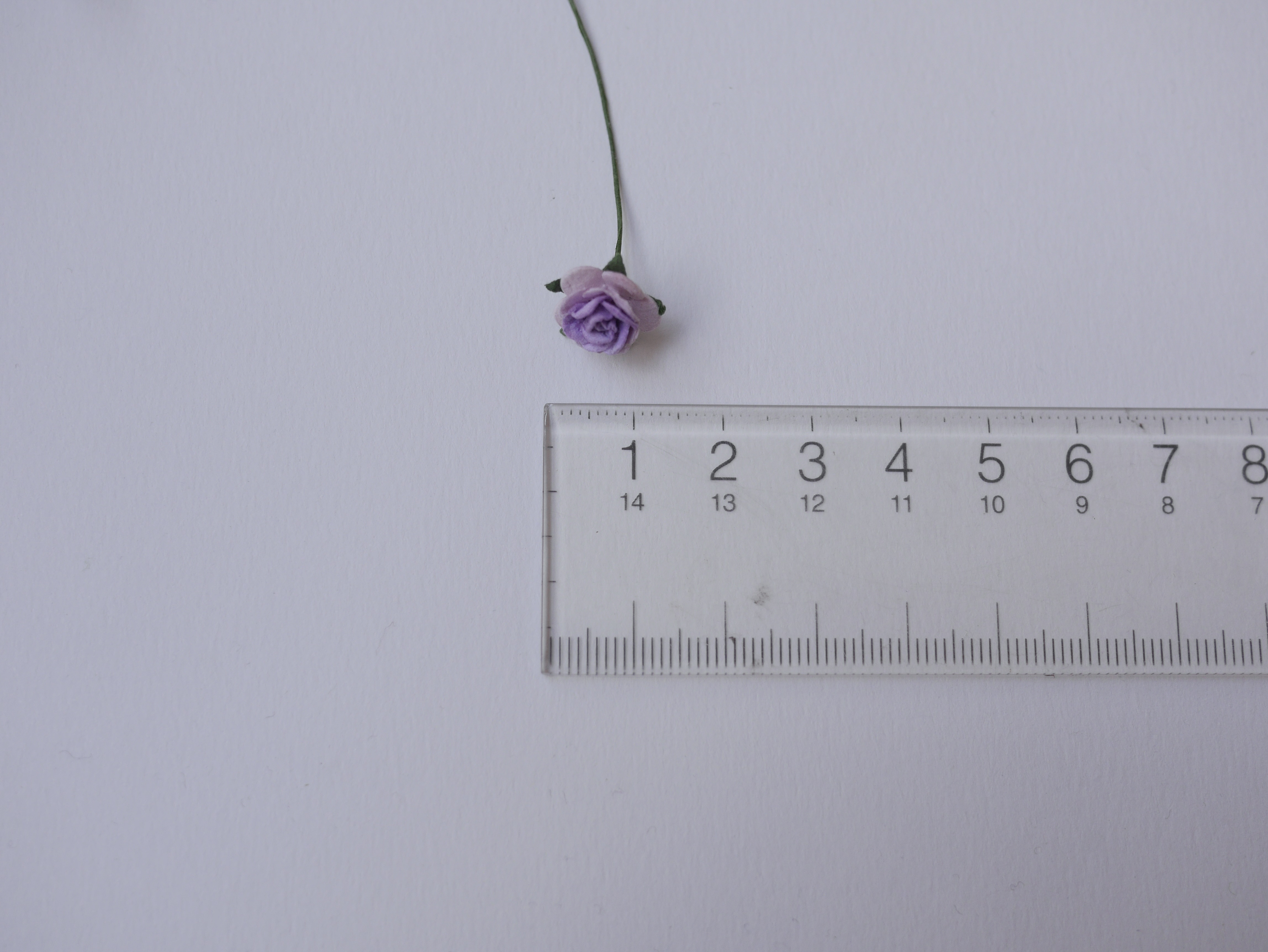 ดอกไม้กระดาษสาสำหรับตกแต่ง ของชำร่วย ดอกกุหลาบกระดาษสา ดอกไม้จิ๋ว สีม่วง two-tone ขนาด 0.8 cm. จำนวน 100 ดอก/1 ถุง