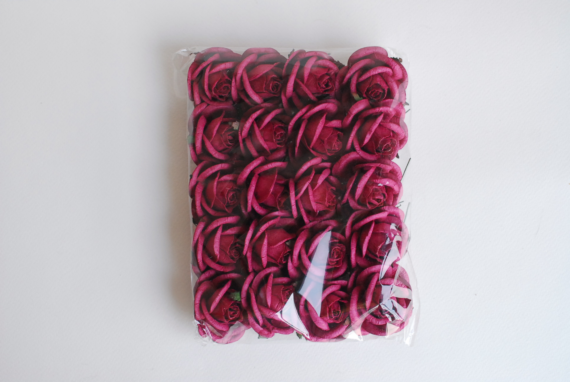 ดอกไม้กระดาษ ดอกไม้กระดาษสา ดอกกุหลาบกระดาษสา ราคาส่ง ดอกุหลาบสีแดงไวน์ ขนาด4.5 cm. จำนวน 20 ดอก Paper flower, DIY wedding supplies:20 Pieces mulberry rose, 4.5 cm. red wine color.