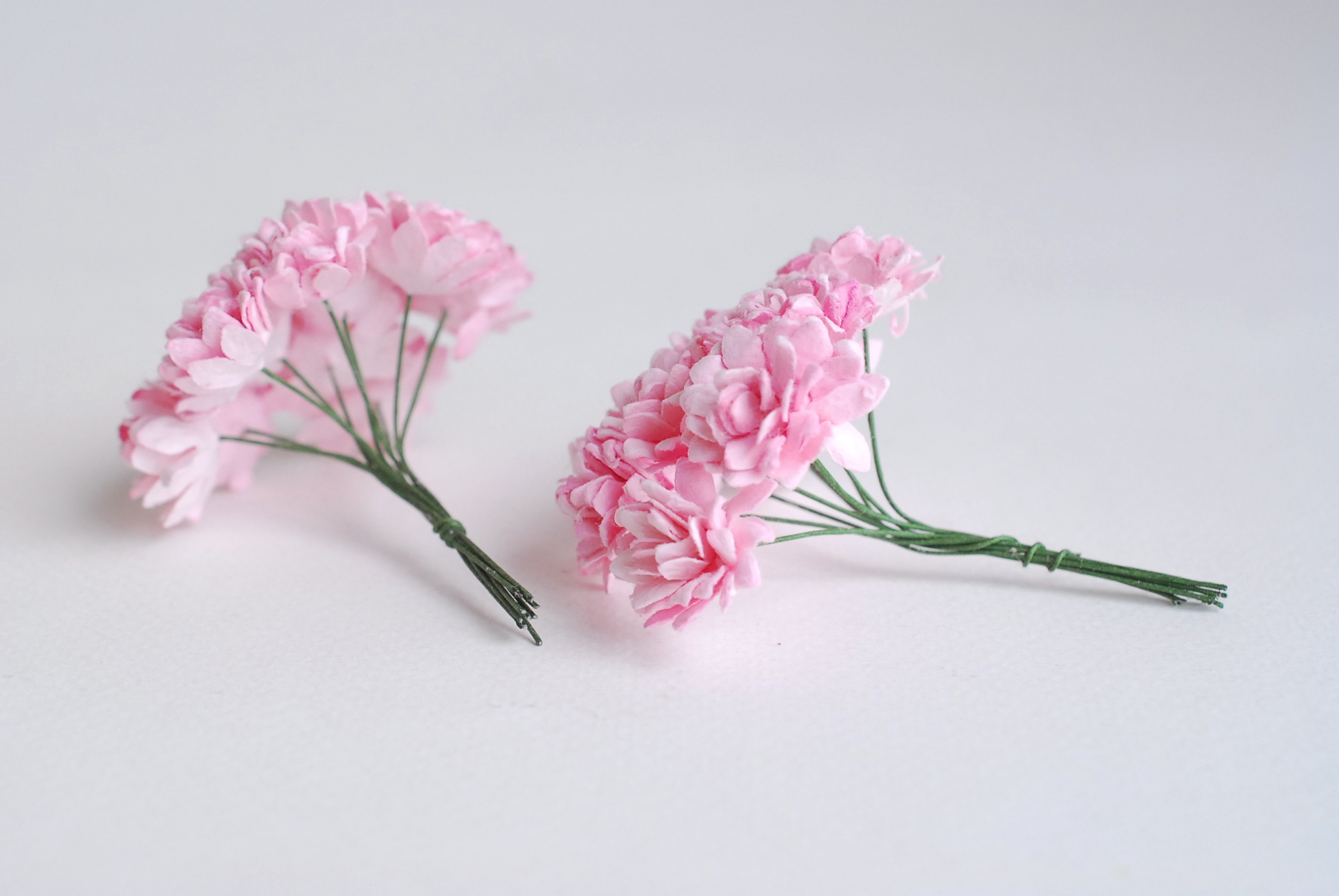 ดอกไม้ประดิษฐ์, ดอกไม้กระดาษสา, ดอก gypsophila, ดอกยิปโซ งานประดิษฐ์ตกแต่งของชำร่วย, ดอกไม้ทำพานพุ่ม,พานพวงมาลัย, พานรับไหว้, ขนาด 2 cm. สีชมพู