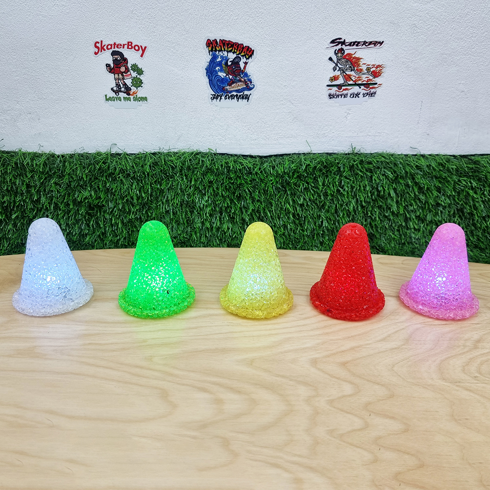 [0101] กรวยฝึก เซิฟสเก็ต แบบมีไฟ ไล่สี ใช้เล่นกลางคืน