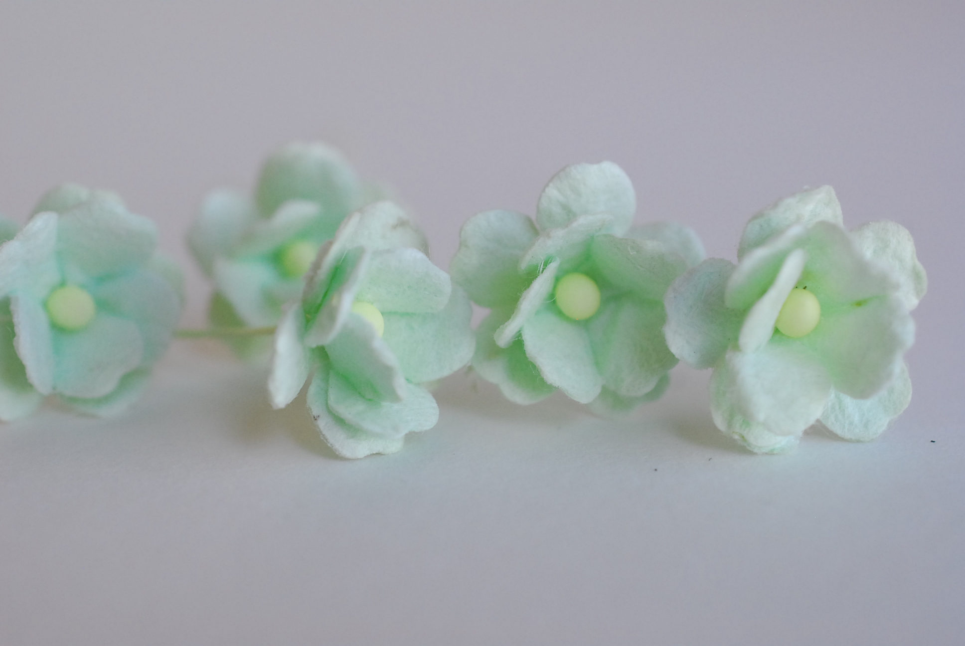 ดอกไม้กระดาษสา ราคาส่ง, ดอกไฮเดรนเยียกระดาษสา ดอกไม้ประดิษฐ์ ตกแต่งงานแต่งงาน ประดิษฐ์ข้อมือเพื่อนเจ้าสาว ขนาด 1.5 cm., สำหรับของชำร่วย, งานแต่งงาน, ดอกไม้ทำข้อมือเจ้าสาว สีเขียวอ่อน จำนวน 100 ดอก Paper flower,100 Pieces mulberry hydenyia, 1.5 cm. light g