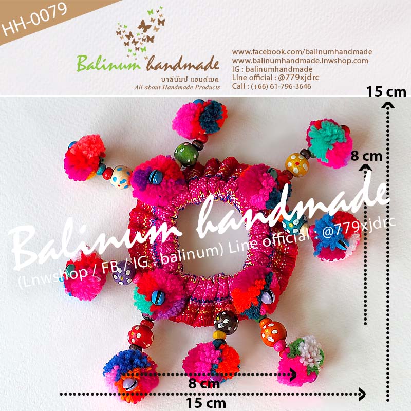 (1 ชิ้น) ยางรัดผมชาวเขาชาวดอย ที่มัดผมโดนัทพวงมาลัยปอมปอมแฮนด์เมด DIY ประดับปอมปอม ผ้า ลูกปัดไม้ และกระพรวนหลากสี สไตล์โบฮีเมียนชาวเขาชาวดอย เด็กหรือผู้ใหญ่ก็ใช้ได้ สามารถใช้รัดผม รวบผม เกล้าผม หรือมวยผมก็ได้ ดูเก๋ น่ารัก และมีสไตล์มากค่ะ หลายสี (Multi-color)