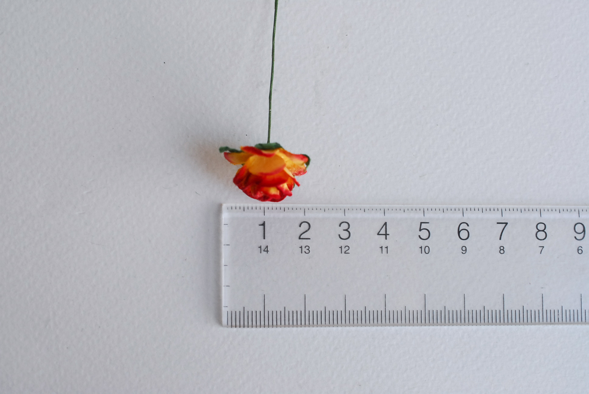 ดอกไม้กุหลาบกระดาษ, ดอกกุหลาบกระดาษสา ดอกกุหลาบจิ๋ว ดอกกุหลาบกระดาษสา สำหรับประดับ ตกแต่งของชำร่วย, งานแต่งงาน สีMIXED แดงปัดเหลือง ส้มทูโทน เขียวปัด เหลืองปัด ฟ้าตุ่นปัด ม่วงปัดขาว ม่วงปัดครีม ม่วงอ่อนปัดขาว และ ชมพูปัดครีม ขนาด 1.5 cm. จำนวน 100 ดอก