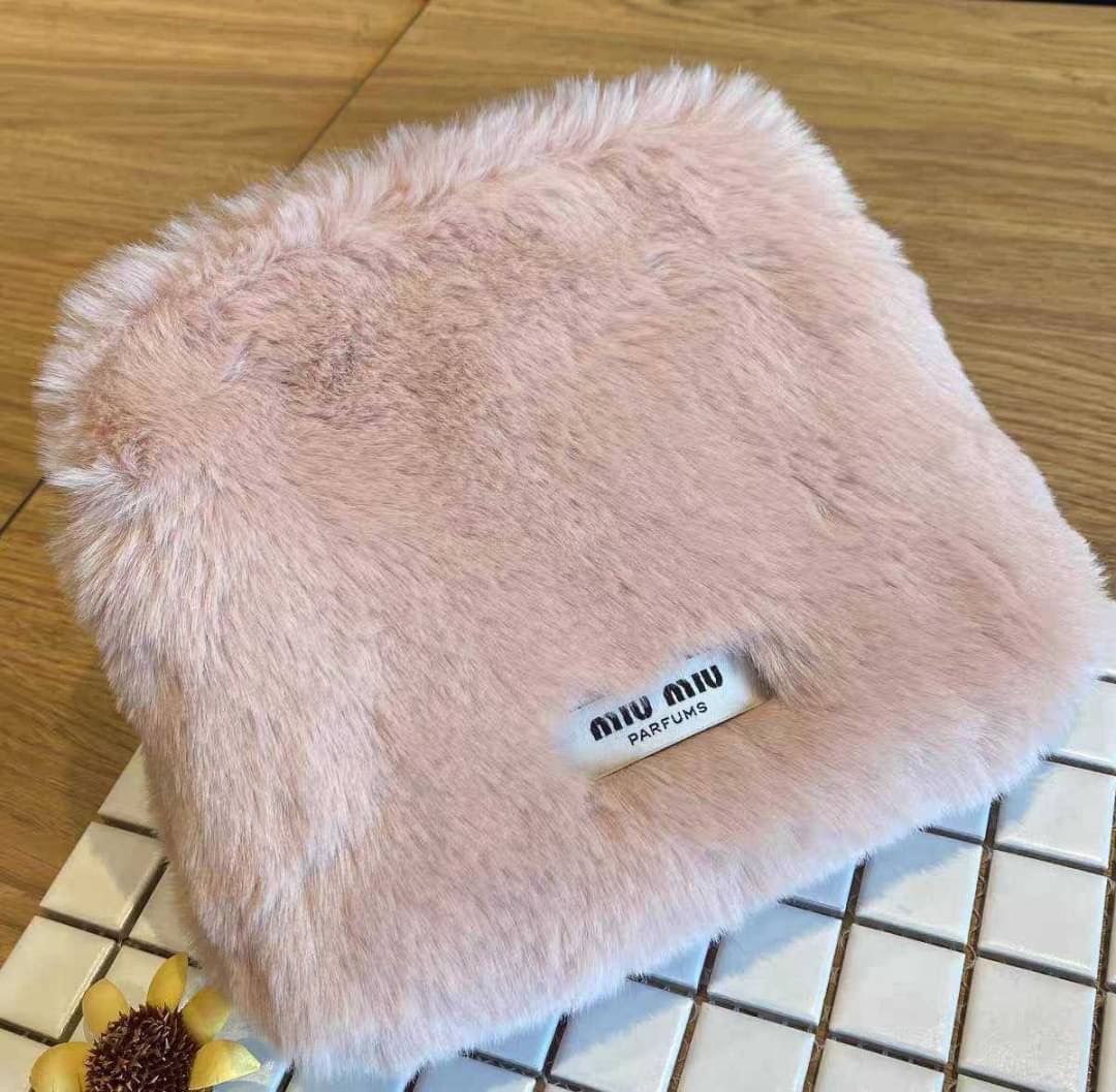 Miu Miu Bag กระเป๋าสีชมพูขนเฟอร์