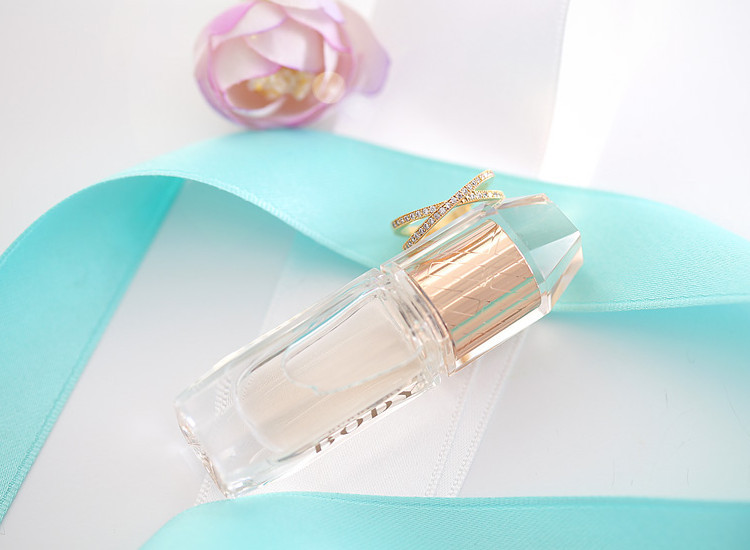 แหวนเพชรcz pink gold แบบไขว้เหมาะกับสาวๆที่ชื่นชอบงานแฟชั่นนำเข้า