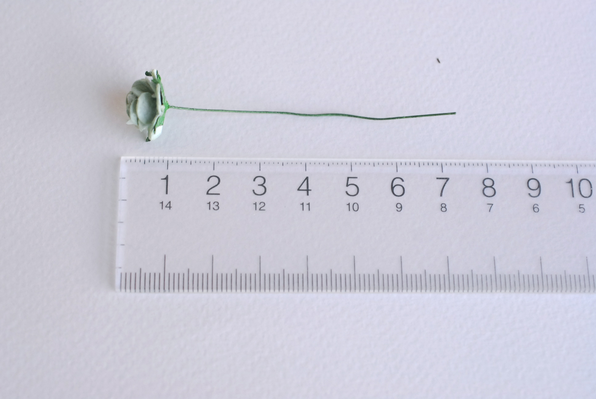 ดอกไม้กุหลาบกระดาษ ดอกไม้กระดาษสา, ดอกกุหลาบจิ๋ว, ดอกไม้กระดาษสาขายส่ง สีเขียวตุ่น ขนาด 1.5 cm. จำนวน 100 ดอก Paper Flowers size 1.5 cm., mini roses pale green color, 100 pcs.