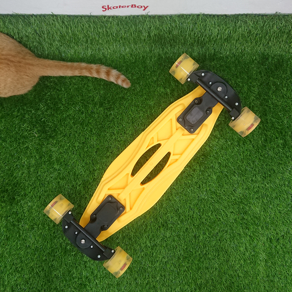 [0201] สเก็ตบอร์ดเด็ก 6ขวบ ไม่มีคว่ำ ฝึกทรงตัว ล้อมีไฟวิบวับ ขนาด 54cm