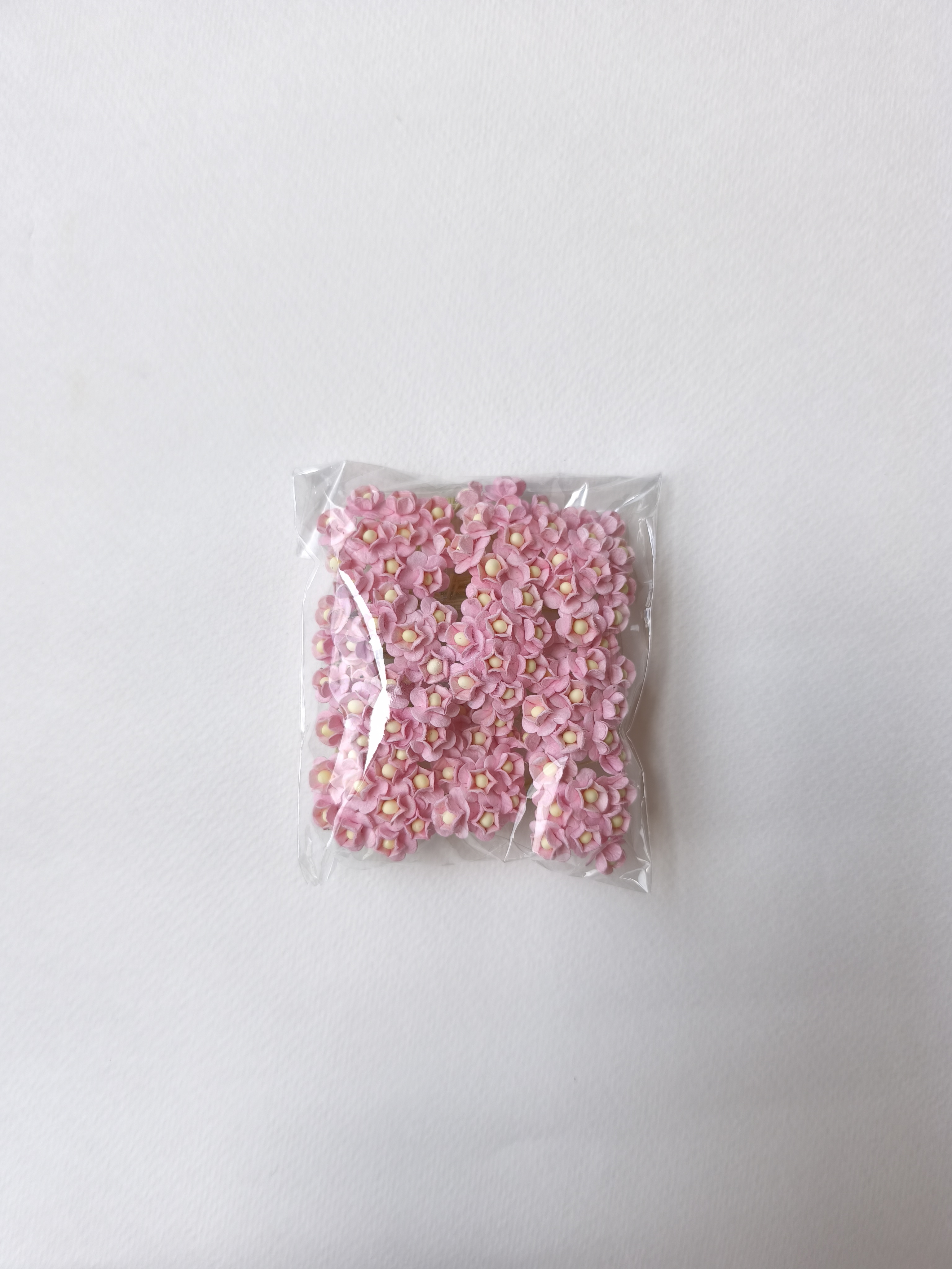 ดอกไม้กระดาษสา ดอกไม้กระดาษสาราคาส่ง ดอกไม้กระดาษสำหรับตกแต่ง งานแต่งงาน หรือติดของชำร่วย ดอก creeping lady 100 ดอก ขนาด 0.8 cm. สีชมพูกลาง Small Paper Flower with stem, 100 pcs., size 0.8 cm., creeping flowers 2 layers, pink color