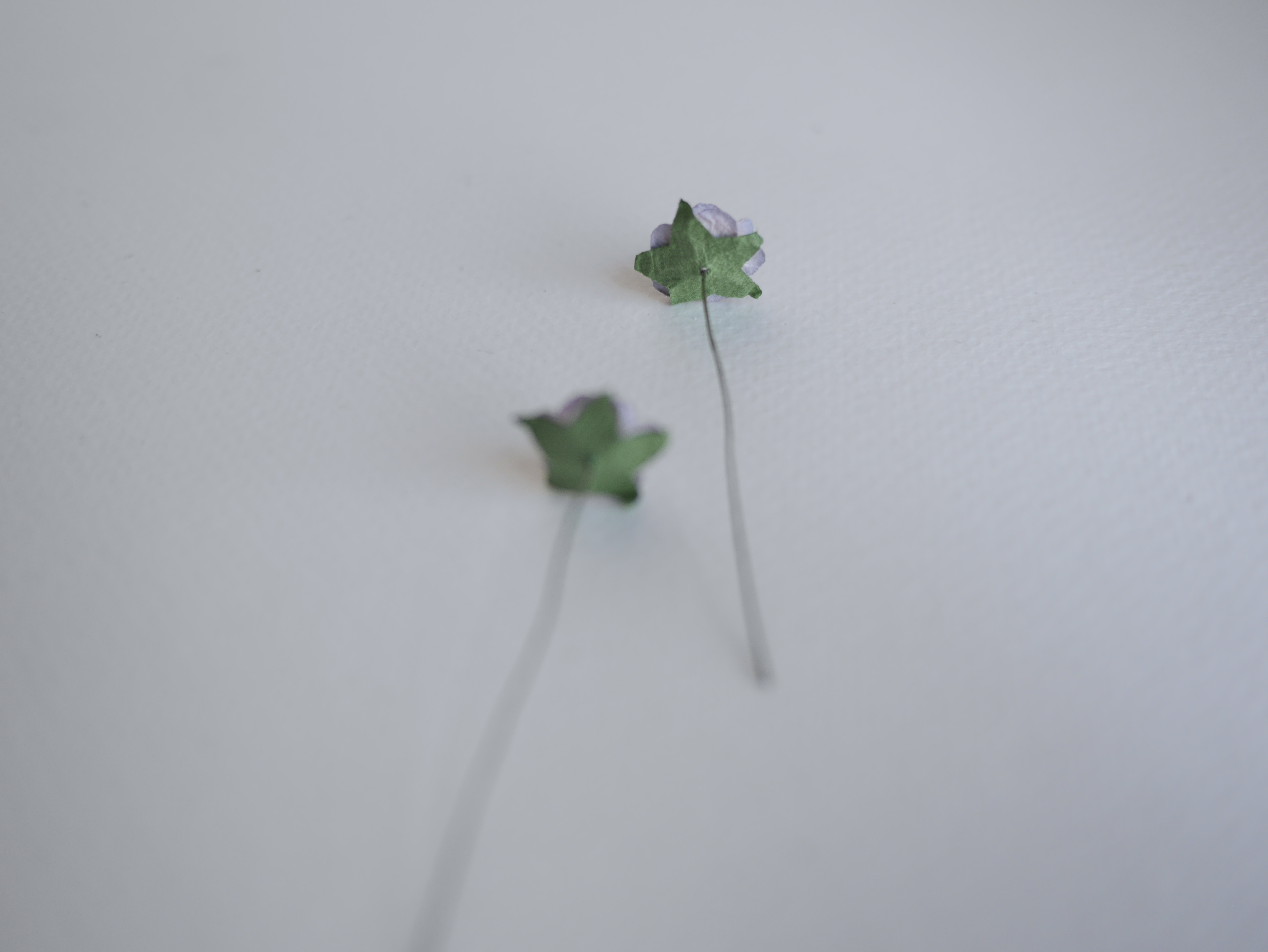 ดอกไม้กระดาษสา ขายส่ง, ดอกกุหลาบกระดาษสา สำหรับประดับ ตกแต่งของชำร่วย, งานแต่งงาน สีม่วงตุ่นปัด ขนาด 1.5 cm. จำนวน 100 ดอก