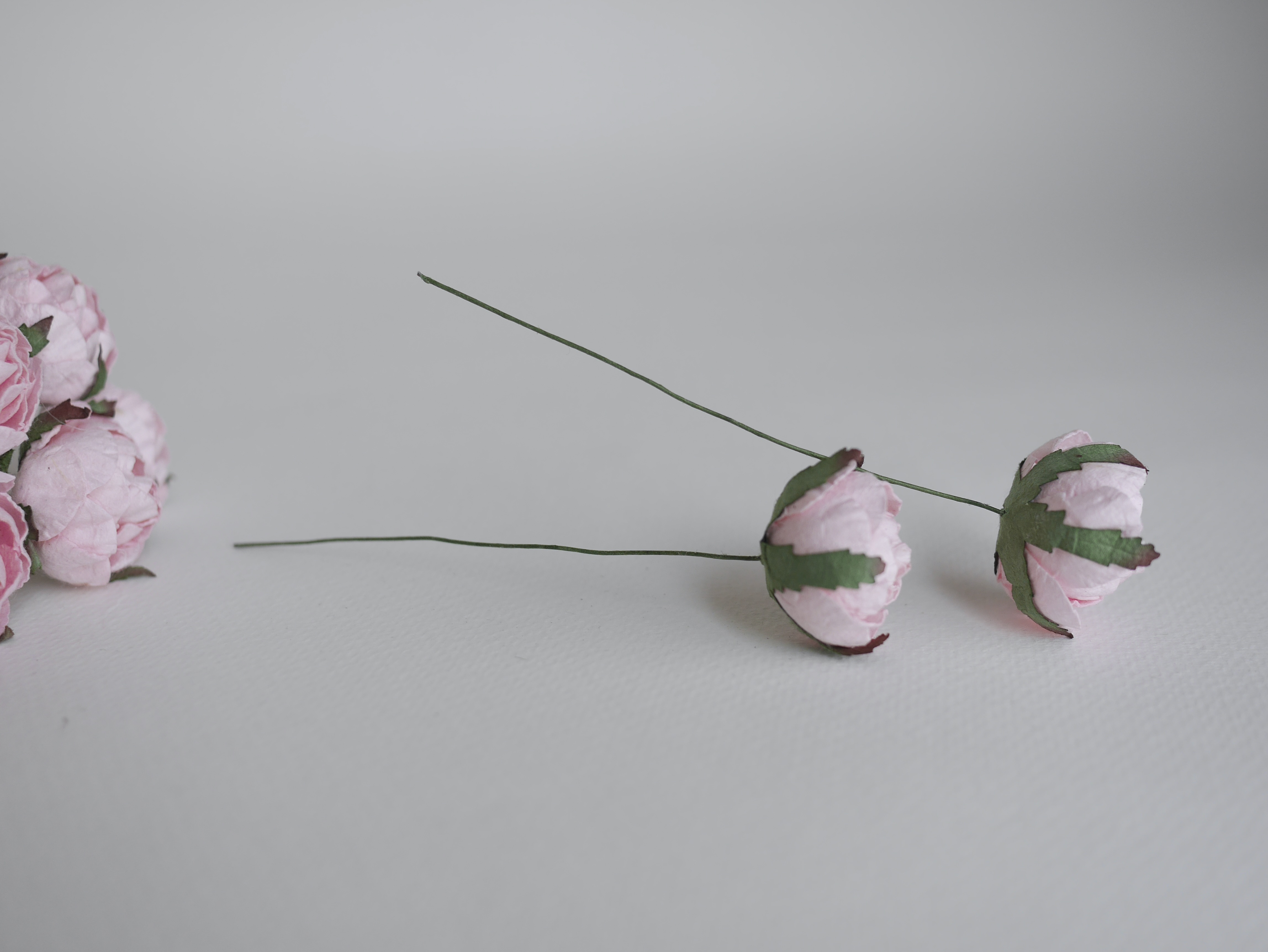 ดอกกุหลาบกระดาษสา peony ดอกไม้กระดาษสาราคาส่ง, ดอกไม้กระดาษ,ดอกไม้ประดิษฐ์ สำหรับตกแต่งของชำร่วย งานแต่งงาน ดอกกุหลาบกลม peony ขนาด 3.5 cm. จำนวน 25 ดอก, สีชมพู Paper Flowers, Peony flowers supplies size 3.5cm./ 25 pieces, handmade flowers. pink color