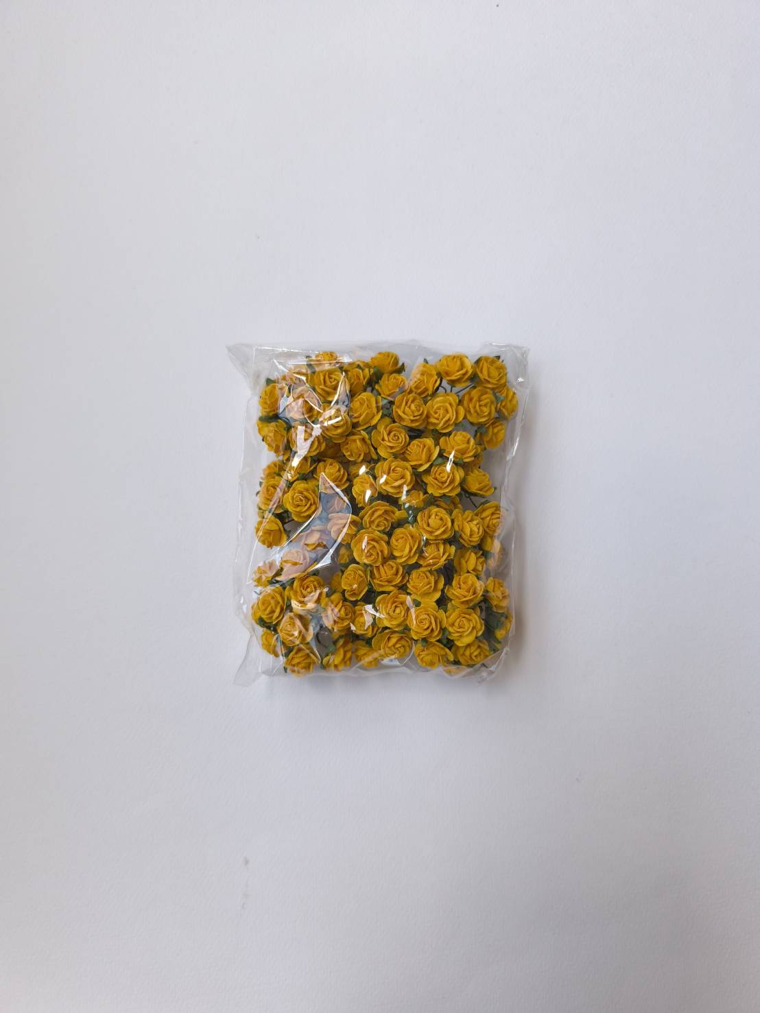 ดอกไม้กุหลาบกระดาษสา, ดอกกุหลาบจิ๋ว, ดอกไม้กระดาษสาขายส่ง สีเหลืองมัสตาด ขนาด 1.5 cm. จำนวน 100 ดอก Paper Flowers size 1.5 cm., mini roses, yellow mustard color, 100 pcs. handmade flowers.
