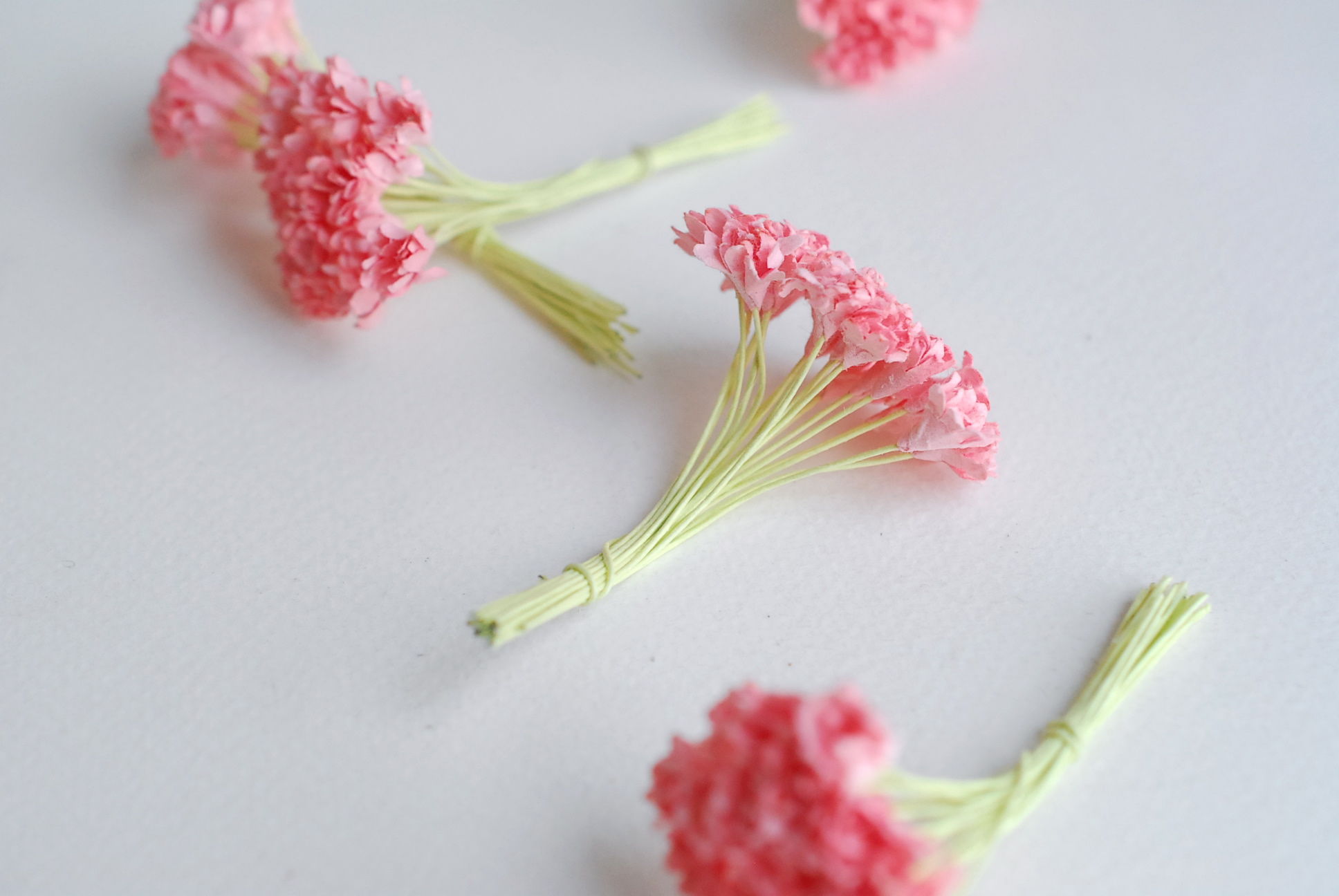 ดอกไม้ประดิษฐ์, ดอกไม้กระดาษสา, ดอก gypsophila, ดอกยิปโซ งานประดิษฐ์ตกแต่งของชำร่วย, ดอกไม้ทำพานพุ่ม, พานรับไหว้, ขนาด0.8 cm. สีพีชชมพู