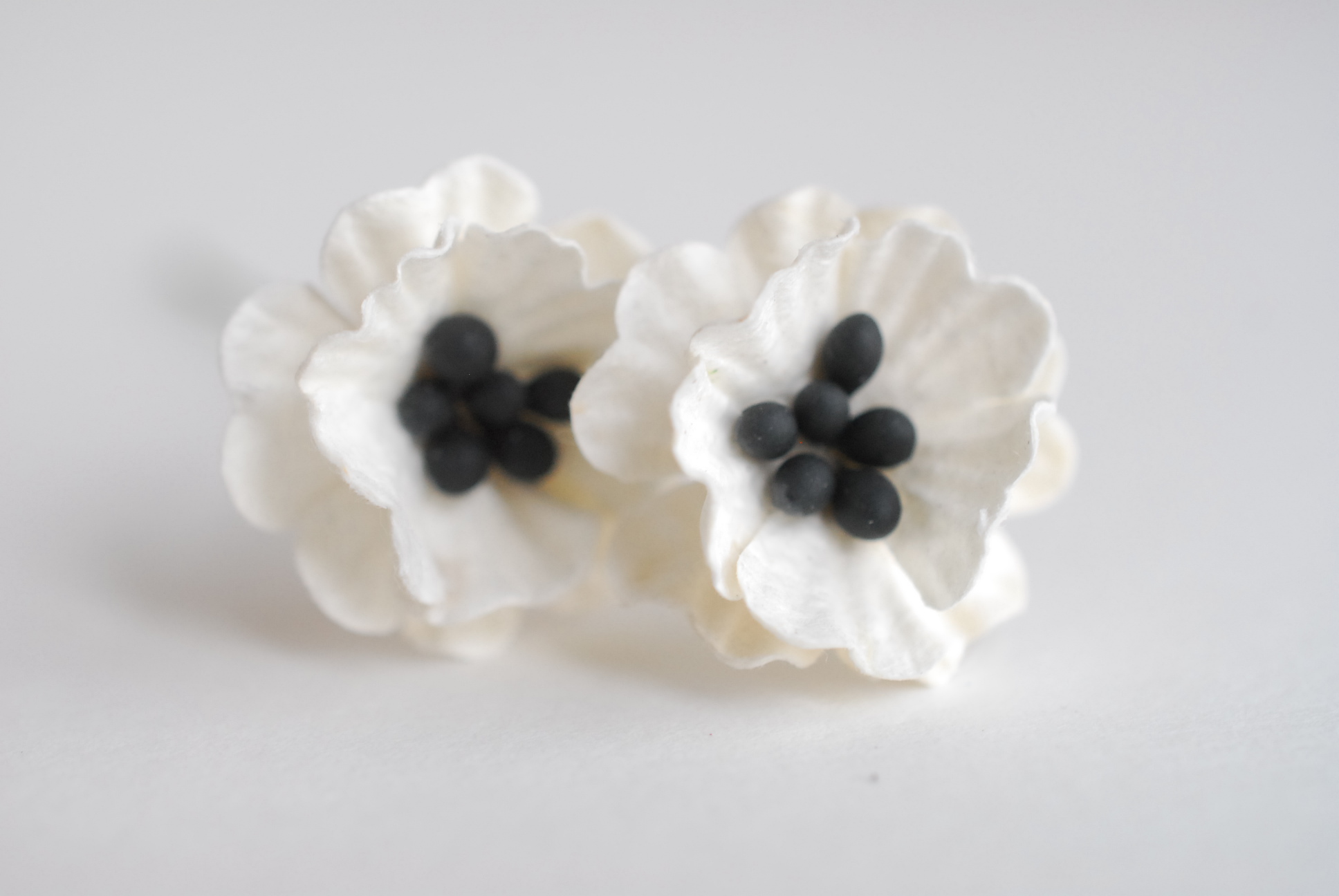 ดอกไม้กระดาษสา ดอกไม้กระดาษสา จตุจักร งานประดิษฐ์ ดอกไม้ทำข้อมือเพื่อนเจ้าสาว แต่งงาน,Red Poppy, ดอกไม้กระดาษ poppy สีขาว ขนาด 2.00 cm. paper flowers, Poppy flowers 2.00 cm. 50 pieces. white color.