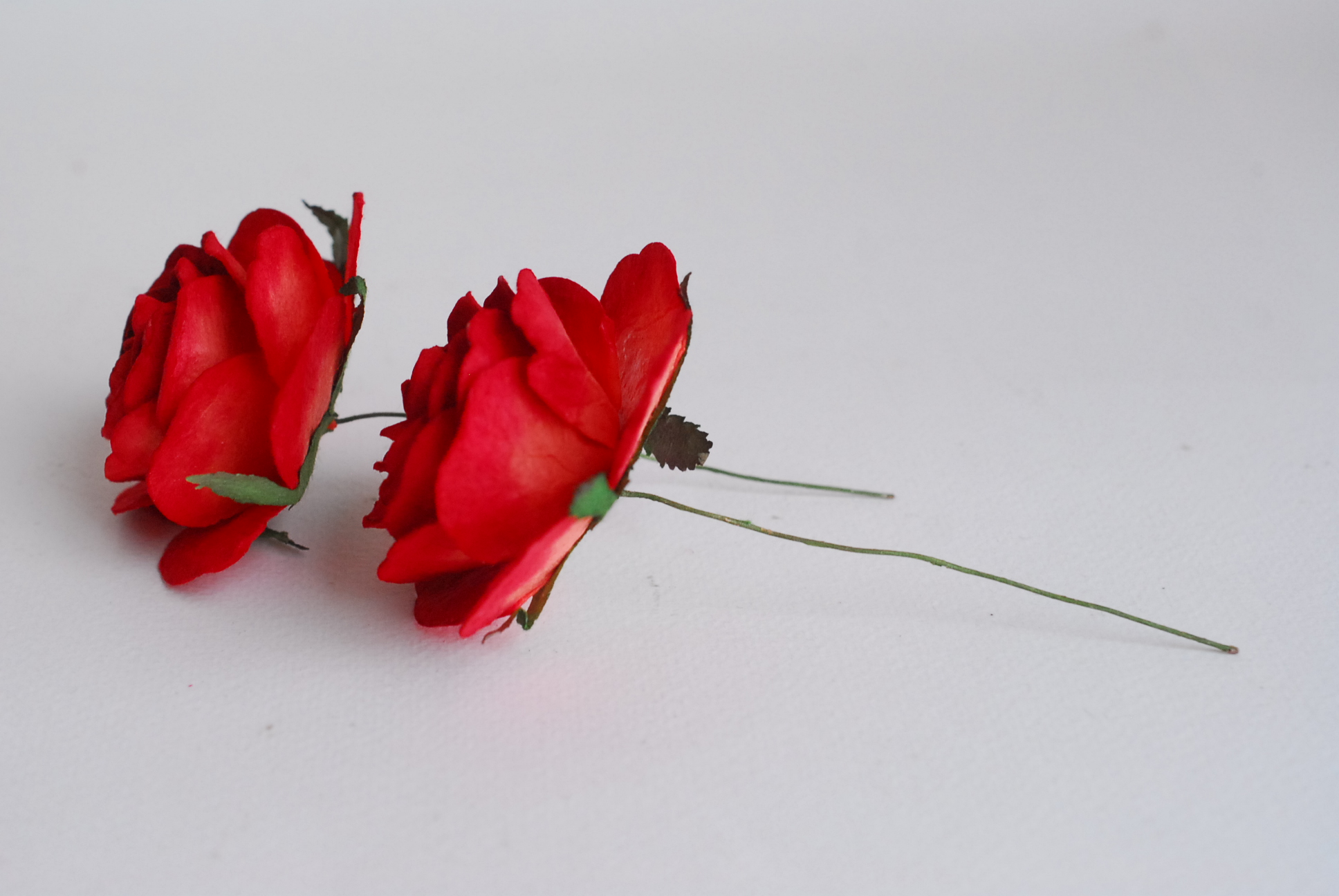 ดอกไม้กระดาษสา ดอกไม้กุหลาบกระดาษ ดอกกุหลาบกระดาษ ขนา่ด 6.5 cm., สำหรับของชำร่วย, งานแต่งงาน, สีแดงสด Paper flower,10 Pieces mulberry rose, 6.5 cm. red color