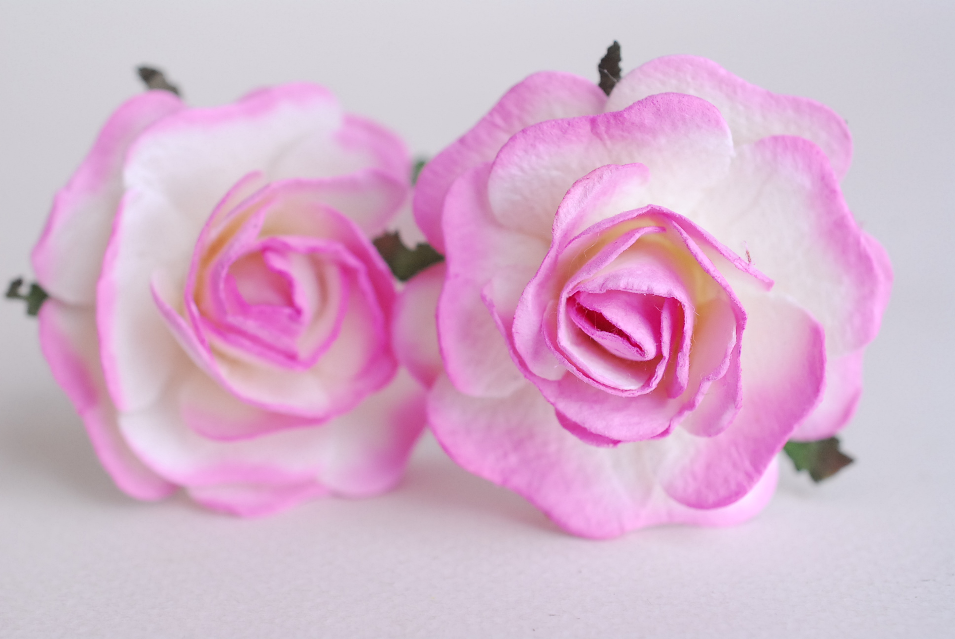 ดอกไม้กระดาษสา,paper flowers ดอกไม้ประดิษฐ์ ดอกไม้กระดาษสำหรับตกแต่ง สำหรับของชำร่วย, งานแต่งงาน, ดอกกุหลาบ PUL4-4 N ขนาด 4.5 cm. สีชมพูปัดขาวcode color518