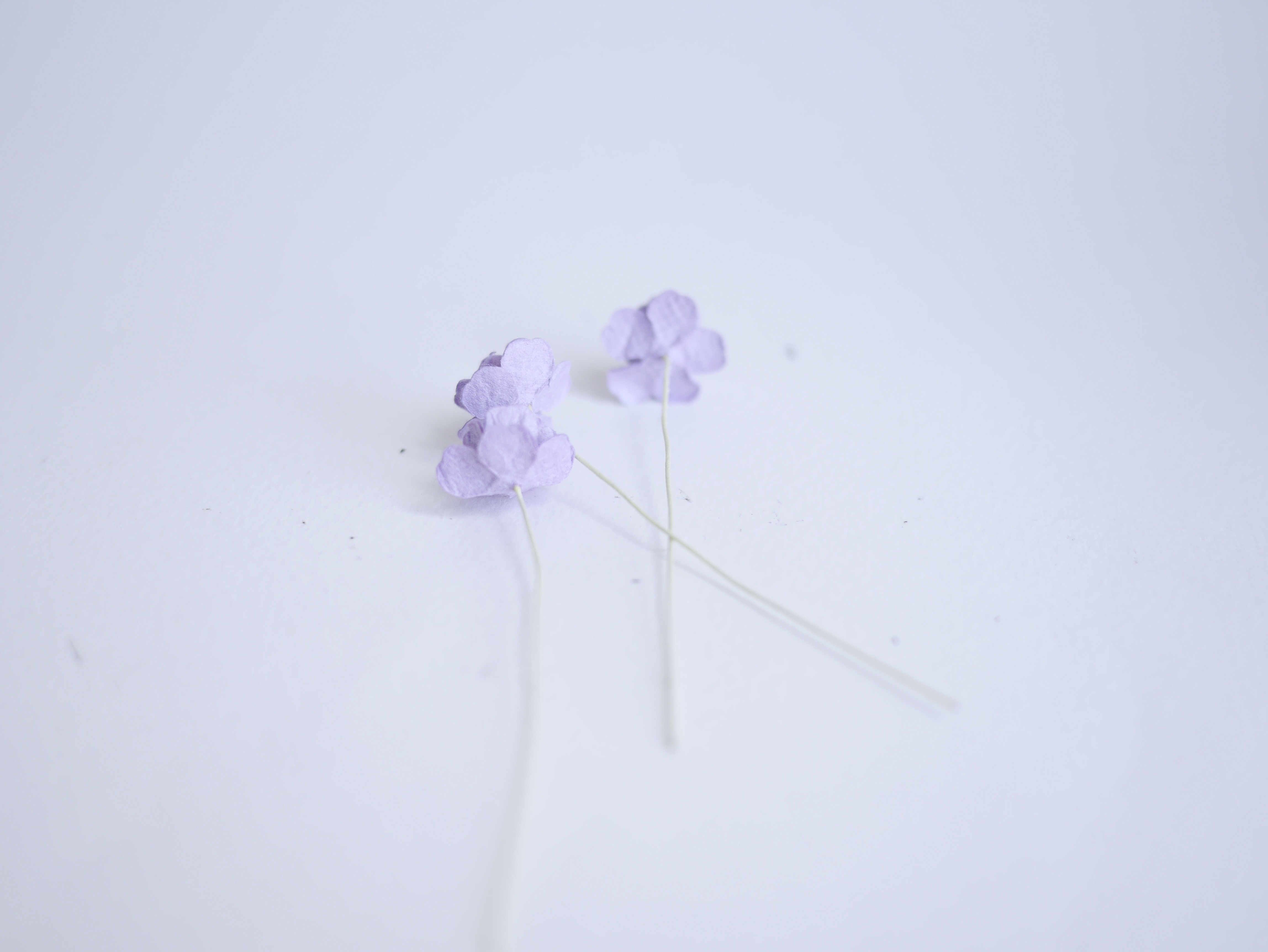 ดอกไม้กระดาษสา ราคาส่ง, ดอกไฮเดรนเยียกระดาษสา ดอกไม้ประดิษฐ์ ตกแต่งงานแต่งงาน ประดิษฐ์ข้อมือเพื่อนเจ้าสาว ขนาด 1.5 cm., สำหรับของชำร่วย, งานแต่งงาน, ดอกไม้ทำข้อมือเจ้าสาว สีม่วงเข้ม จำนวน 100 ดอก Paper flower,100 Pieces mulberry hydenyia, dark purple colo