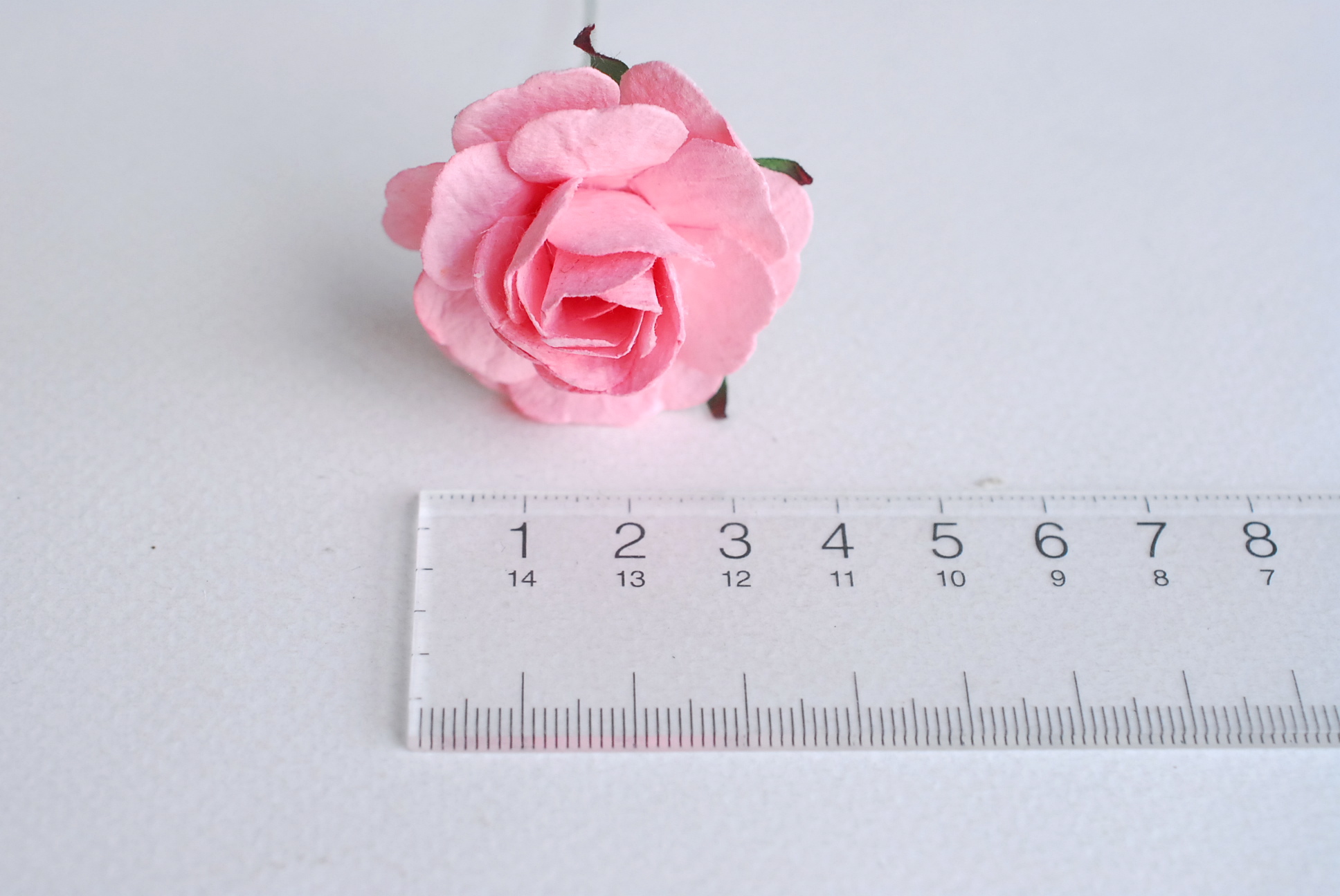 ดอกไม้กระดาษสา ดอกกุหลาบกระดาษสา ดอกไม้กุหลาบ ดอกไม้ประดิษฐ์ สำหรับตกแต่ง หรืองานแต่งงาน สีชมพูพีช color code #123 ขนาด 3.5 cm. จำนวน 25 ดอก Paper flowers, handmade flowers, small roses paper size 3.5 cm. 25 pieces, pink peach color.