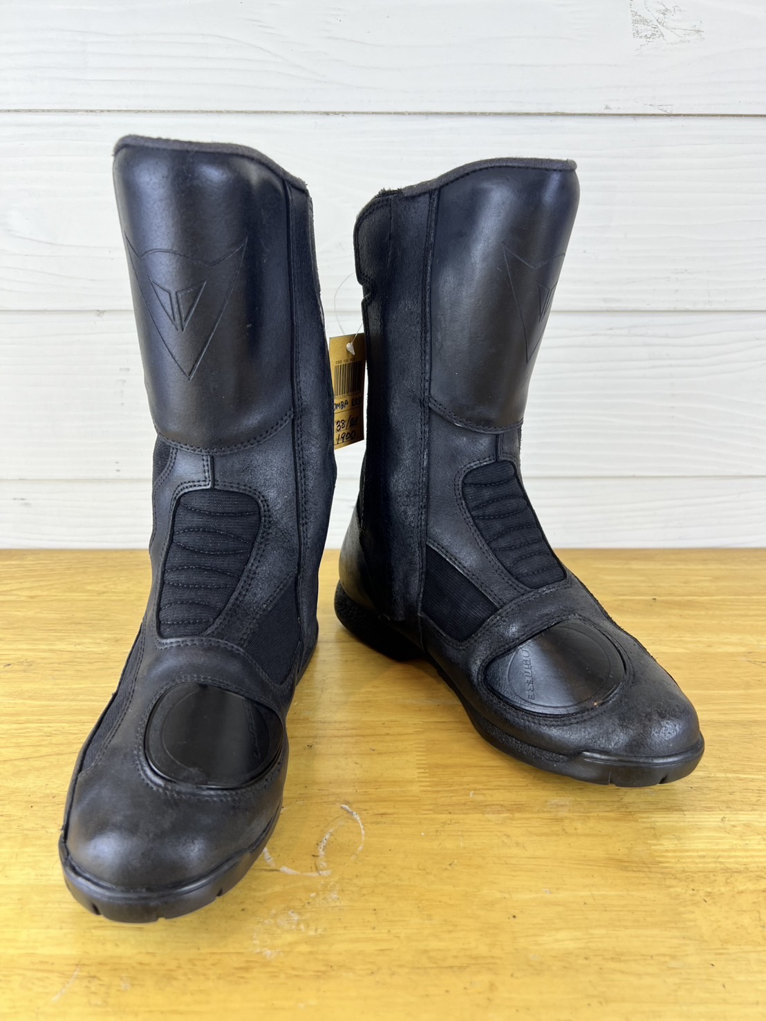 รองเท้าขี่มอเตอร์ไซด์( มือสอง) CMBA-228 Size ขนาดจากป้าย 38EUR /5UK /24CM Dainese